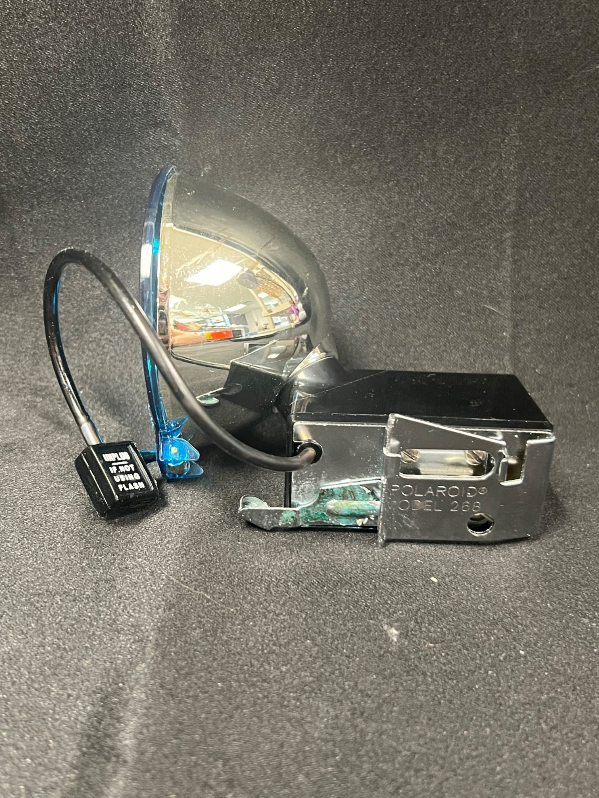 Polaroid Vintage Camera Flashgun #268 with 5 Sylvania Blue Dot Flash Bulbs