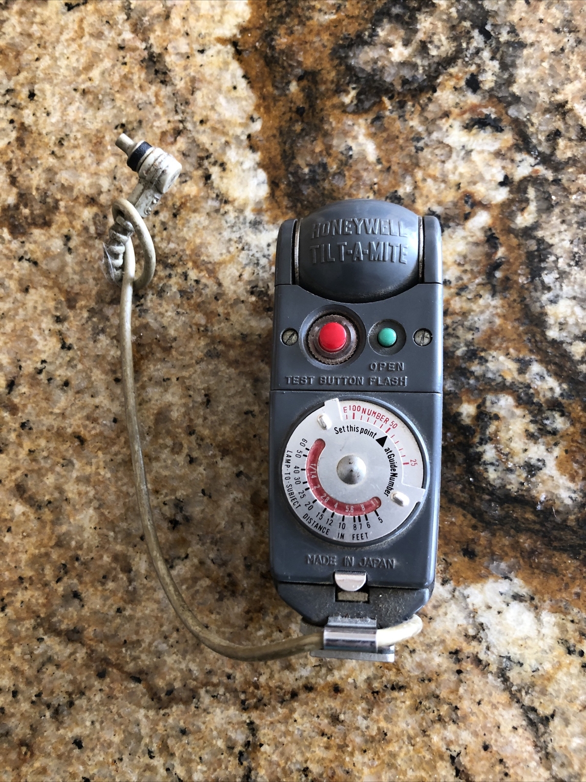 VINTAGE HONEYWELL TILT-A-MITE CAMERA Flash
