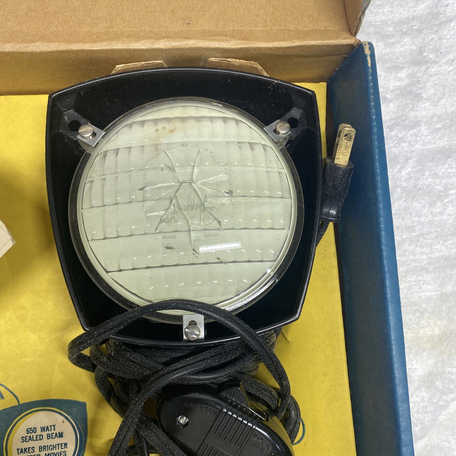VINTAGE COLLECTIBLE WESTINGHOUSE 650 WATT SEALED BEAM SUPER 88 MOVIE LIGHT WORKS