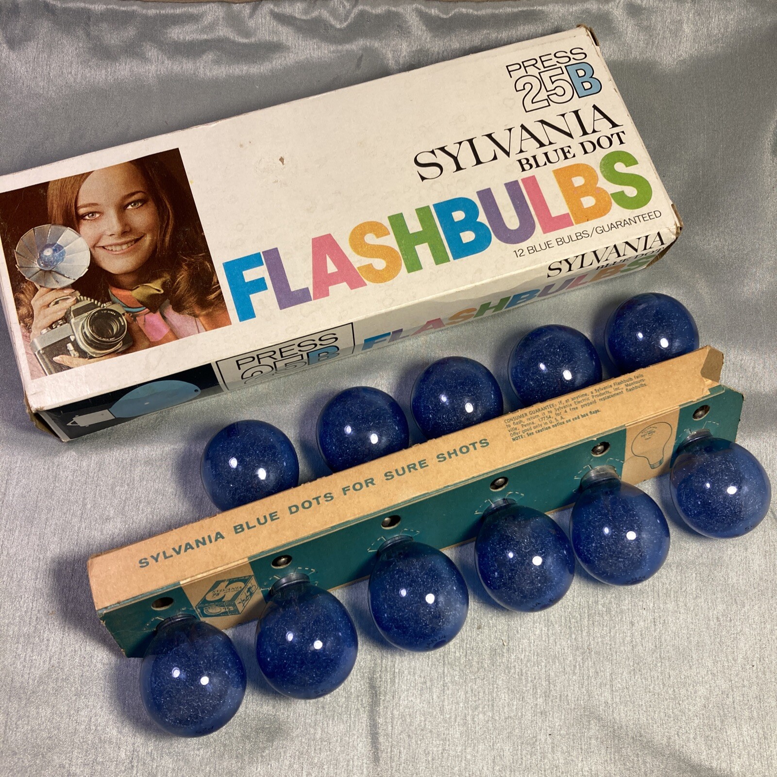 Sylvania Blue Dot Press 25B Vintage Camera Photo Flash Bulbs, Box of 11 Vintage