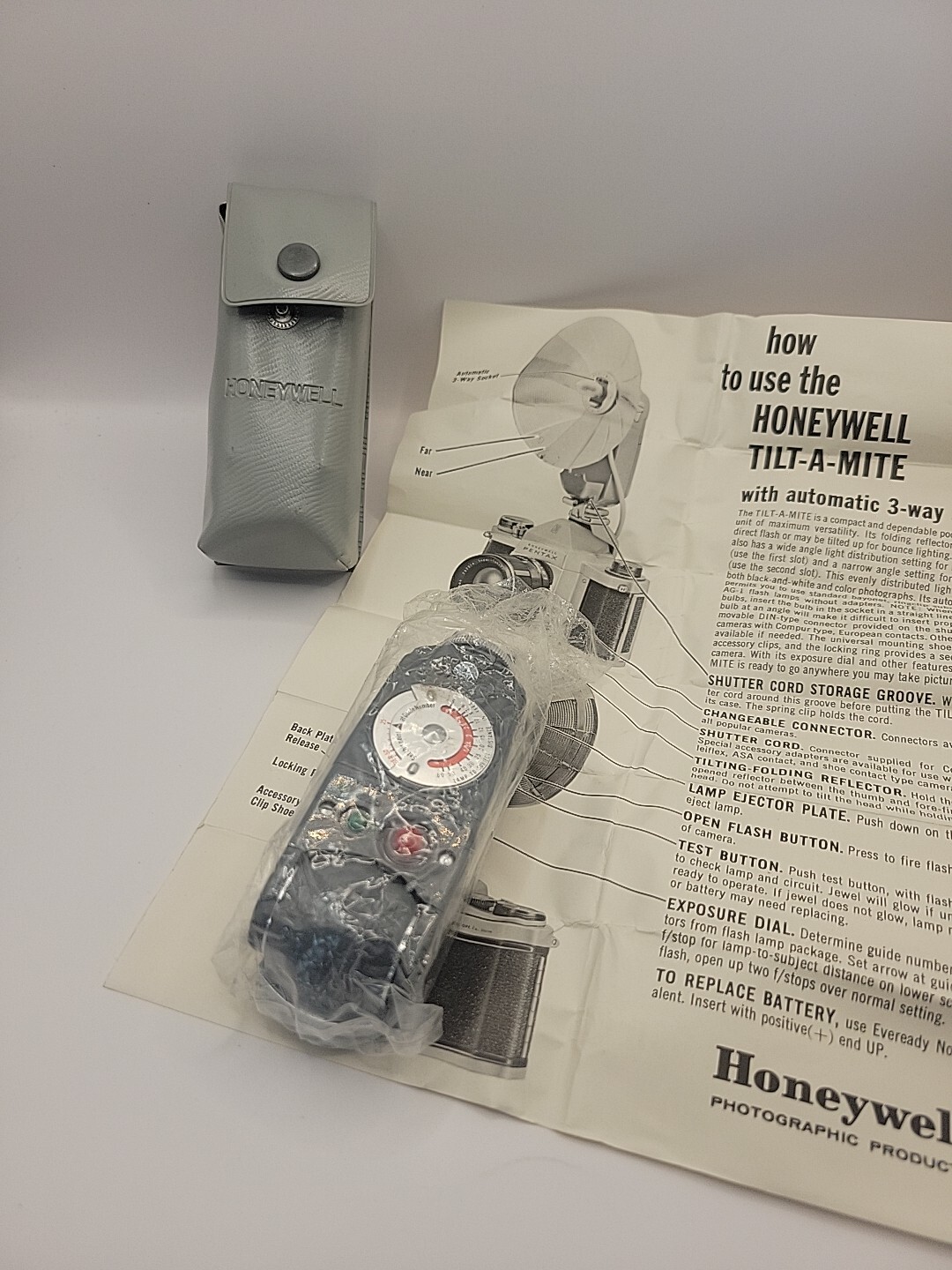 Vintage Honeywell Tilt-A-Mite Camera Equipment Flash Collapsible Fan NOS Z8