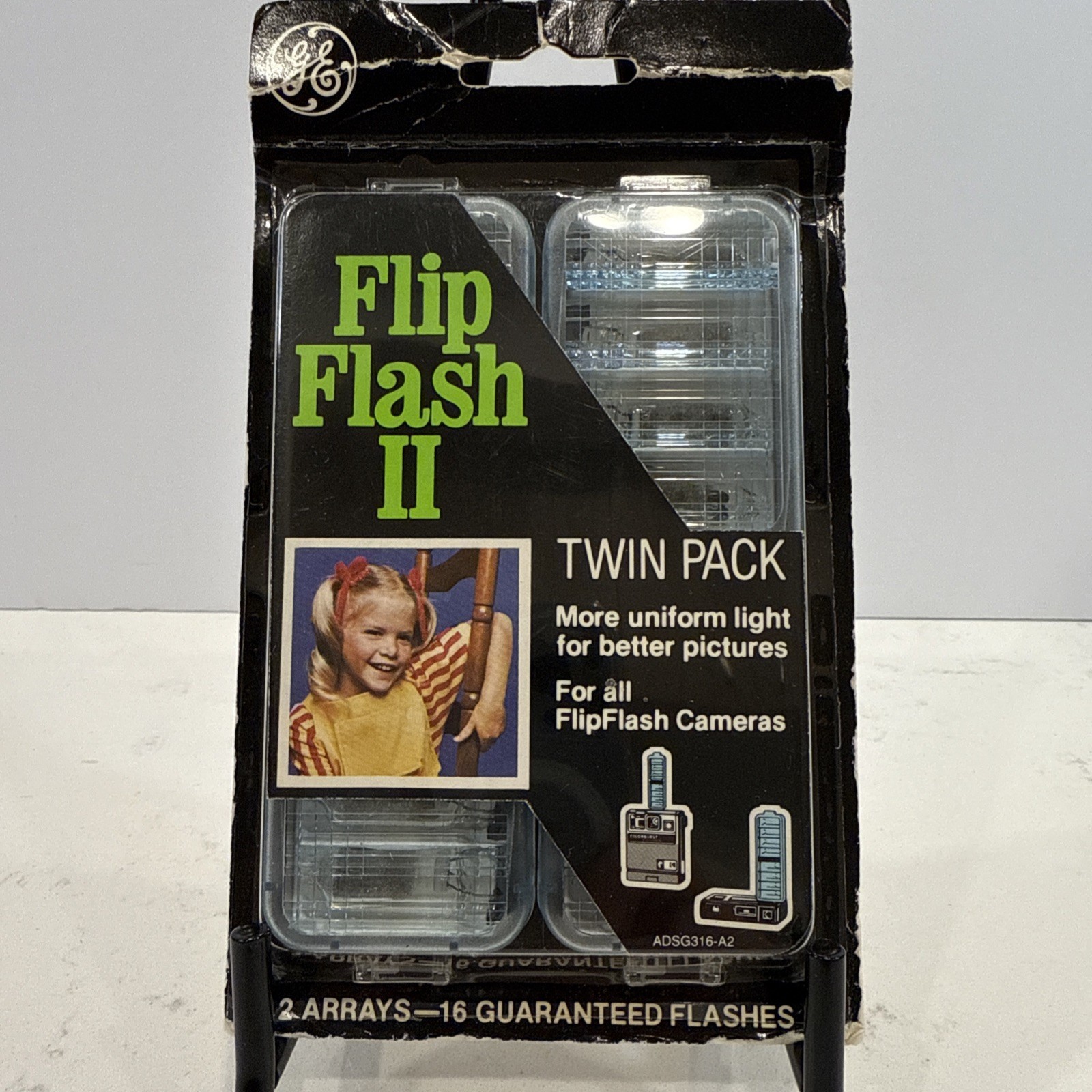 Vintage GE Flip Flash II Twin Pack 16 Flashes Camera Flash Bulbs ￼