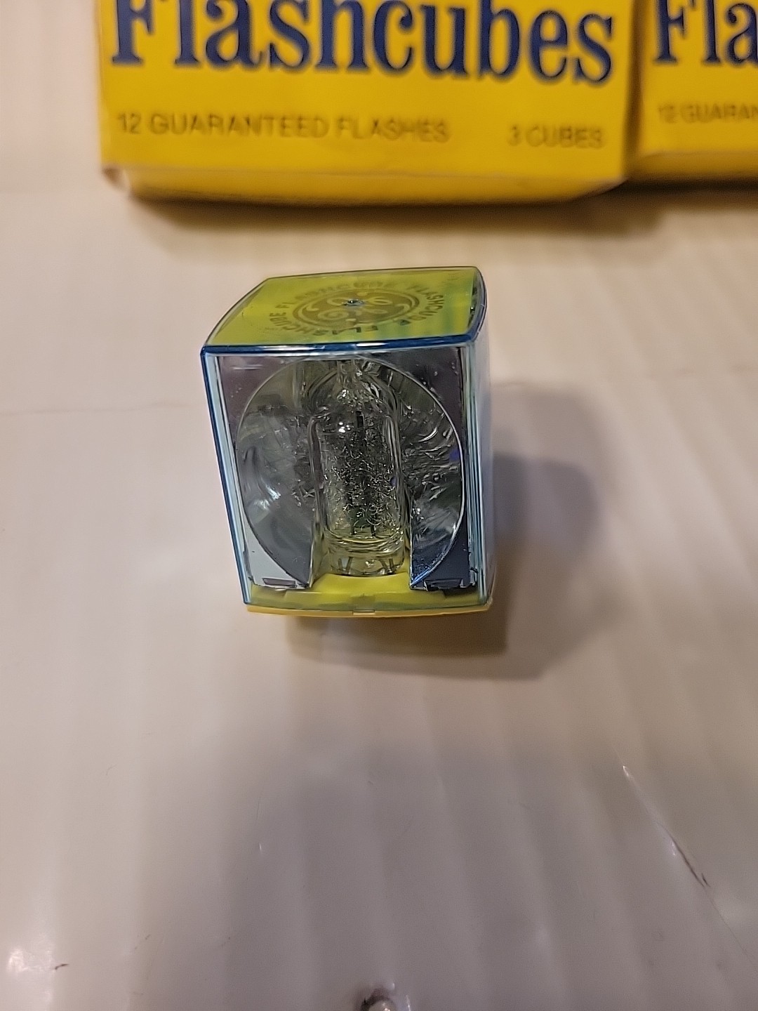 flash cubes 8 cubes vintage Ge fits many Cameras