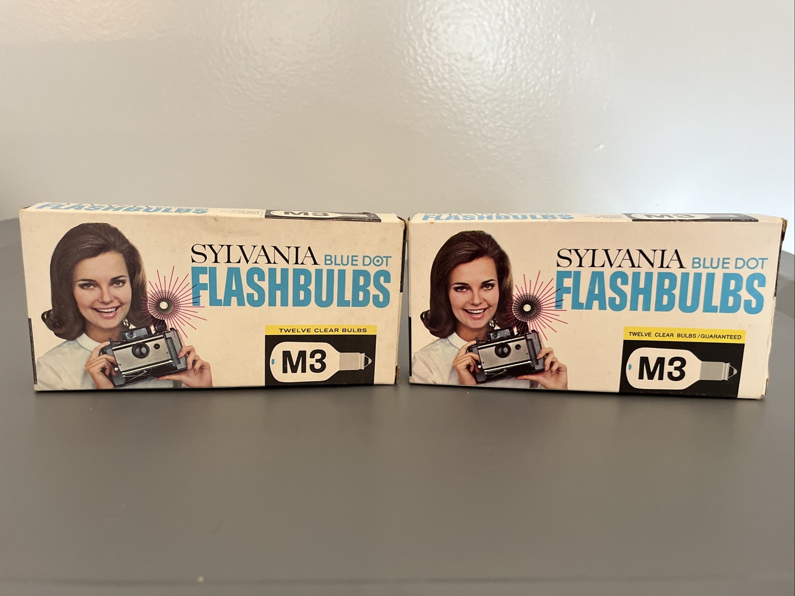 2 Vintage Flash Bulbs Sylvania, GE M3 Blue Dot Flashbulbs – 12 Clear Bulbs