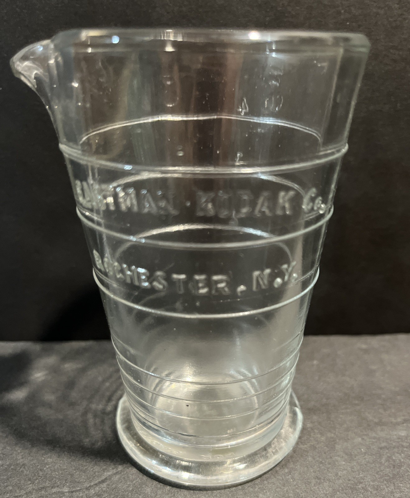 VTG. EASTMAN KODAK CO PHOTOGRAPHIC 4 Oz GLASS MEASURING BEAKER ROCHESTER NY