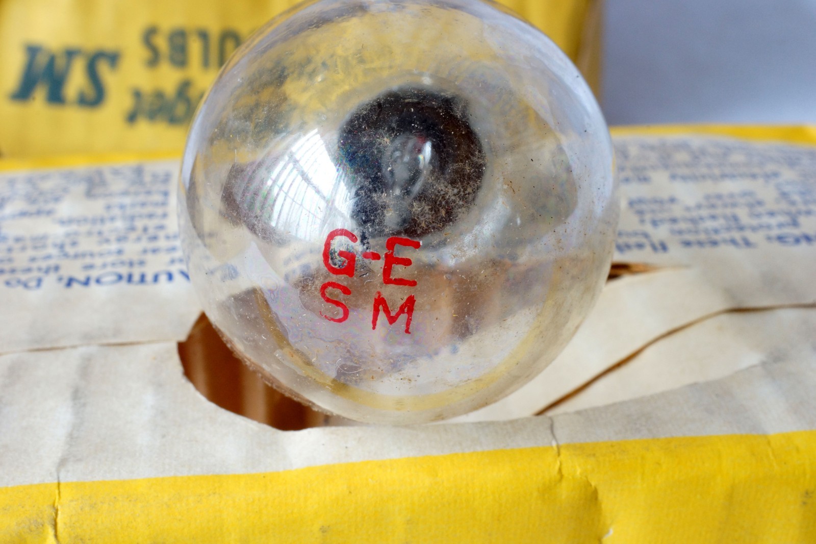 Vintage GE Speed Midget SM Blash Bulbs Unused in Box 32 Bulbs