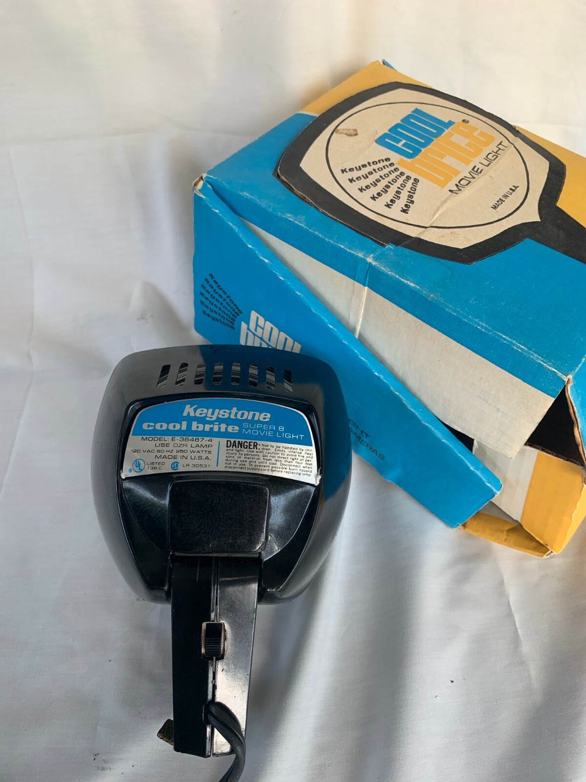 Working Keystone Cool Brite Movie Light & Box For Super 8 Movie Camera -GE Bulb