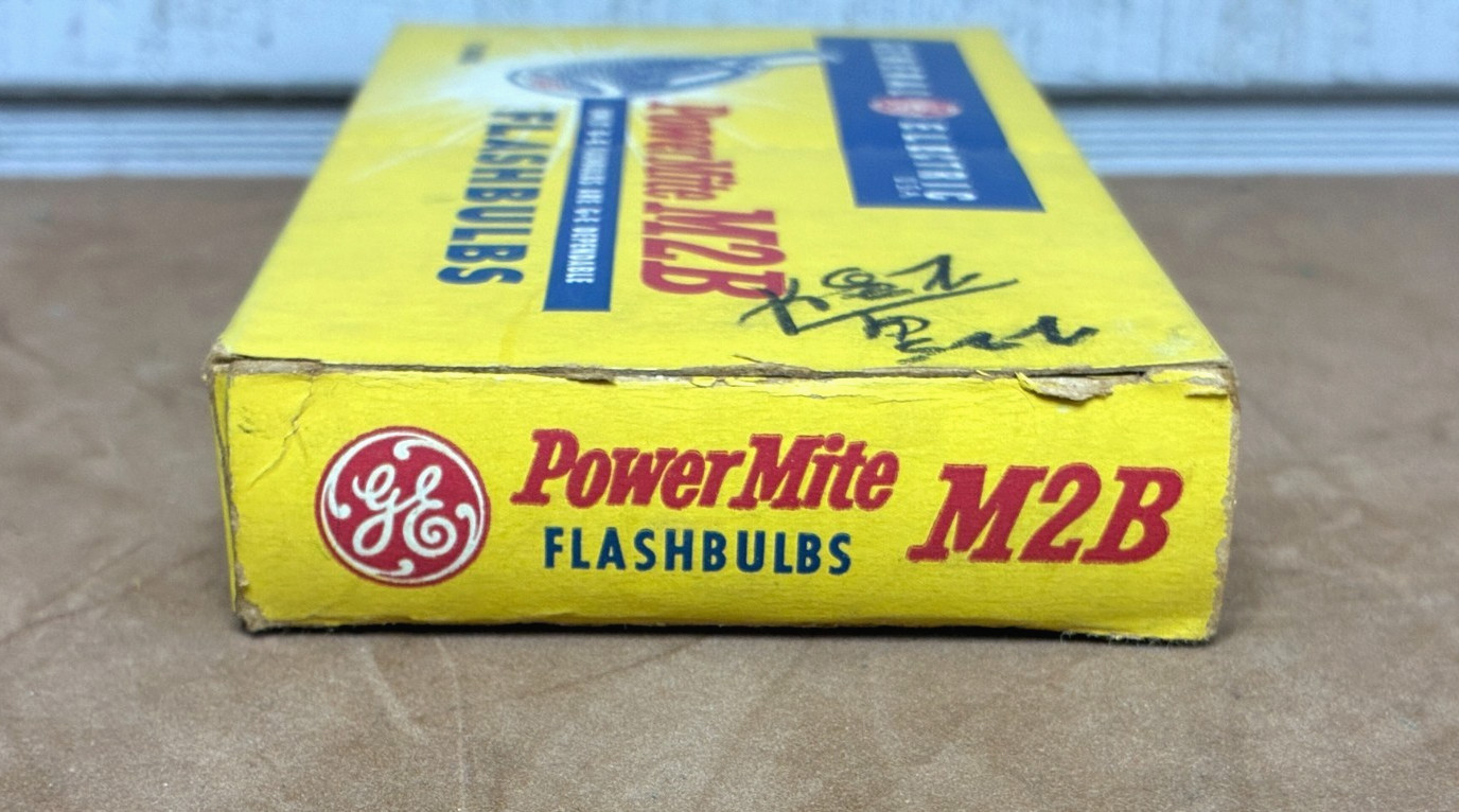 Vintage GE GENERAL ELECTRIC Power Mite M2B Flashbulbs ~ New Old Stock ~ 10 Bulbs