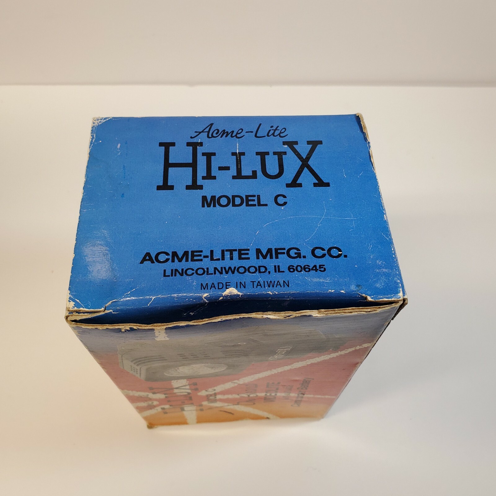 VINTAGE ACME-LITE MODEL C “On Board” for use with camcord battery.