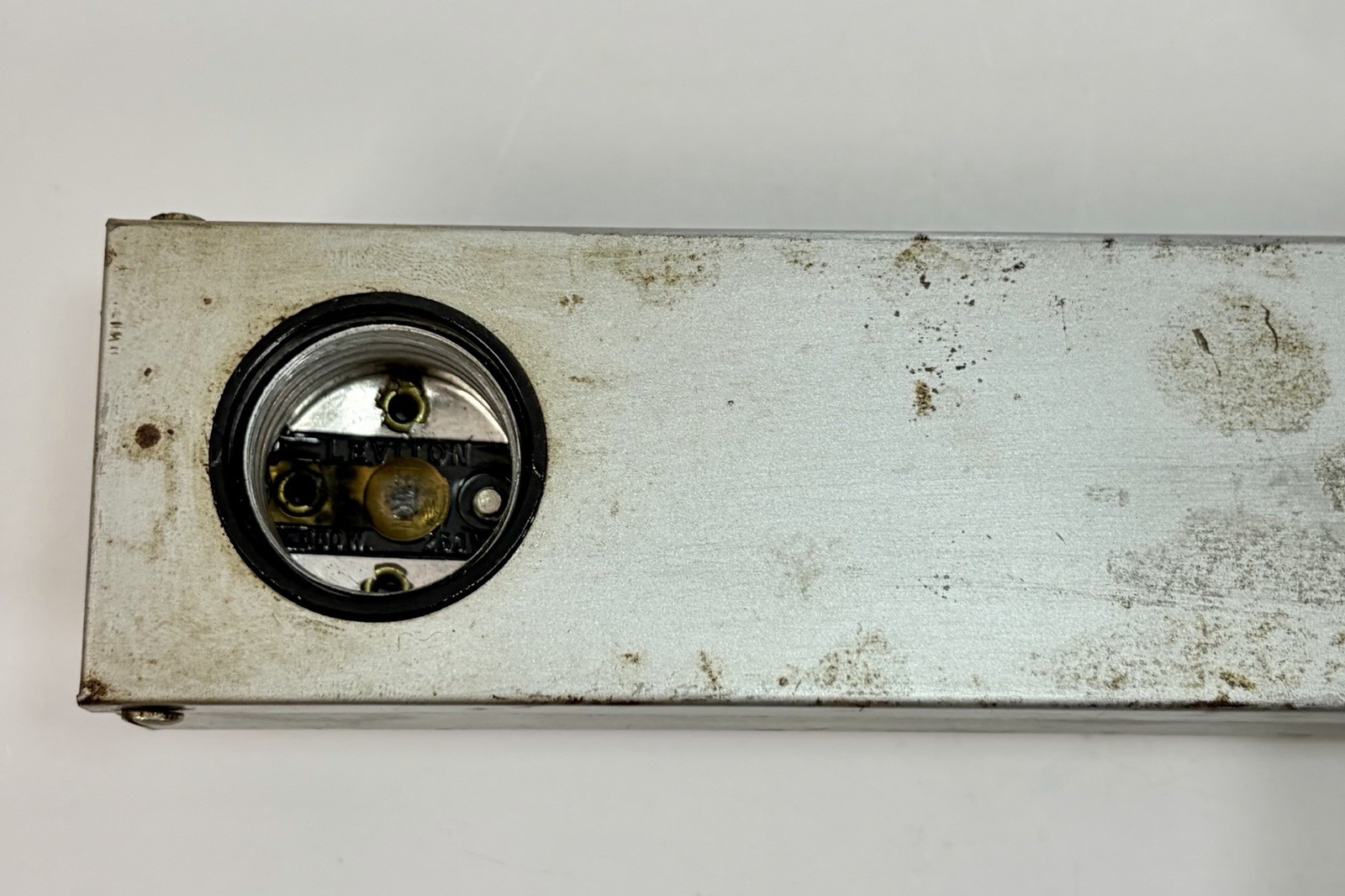 Vintage Holiday Cat. 2200 Movie Camera Light Bar Dual Lamp Red Handle Tested
