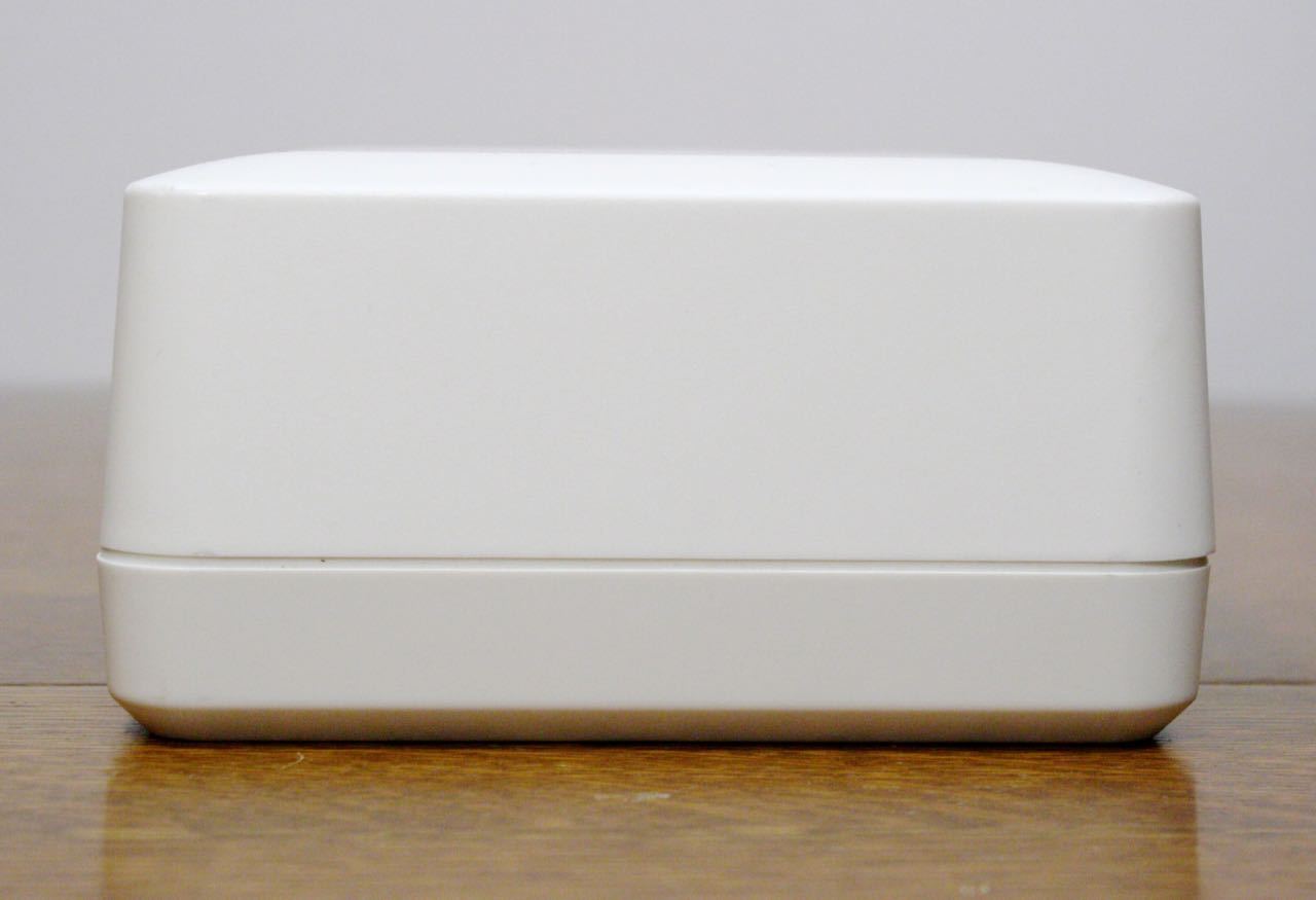 Genuine LEICA R Series White Presentation Case. Plastic Clamshell