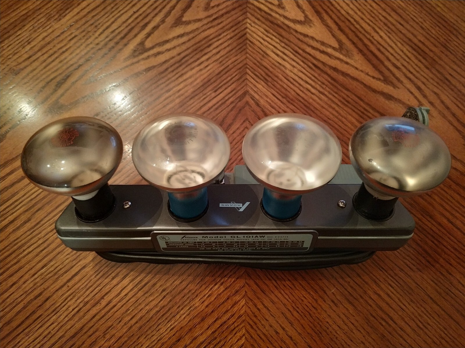VINTAGE ADAMS GL101AW EXPOSURE LIGHT BAR FOR INDOOR COLOR MOVIES 800W MAX