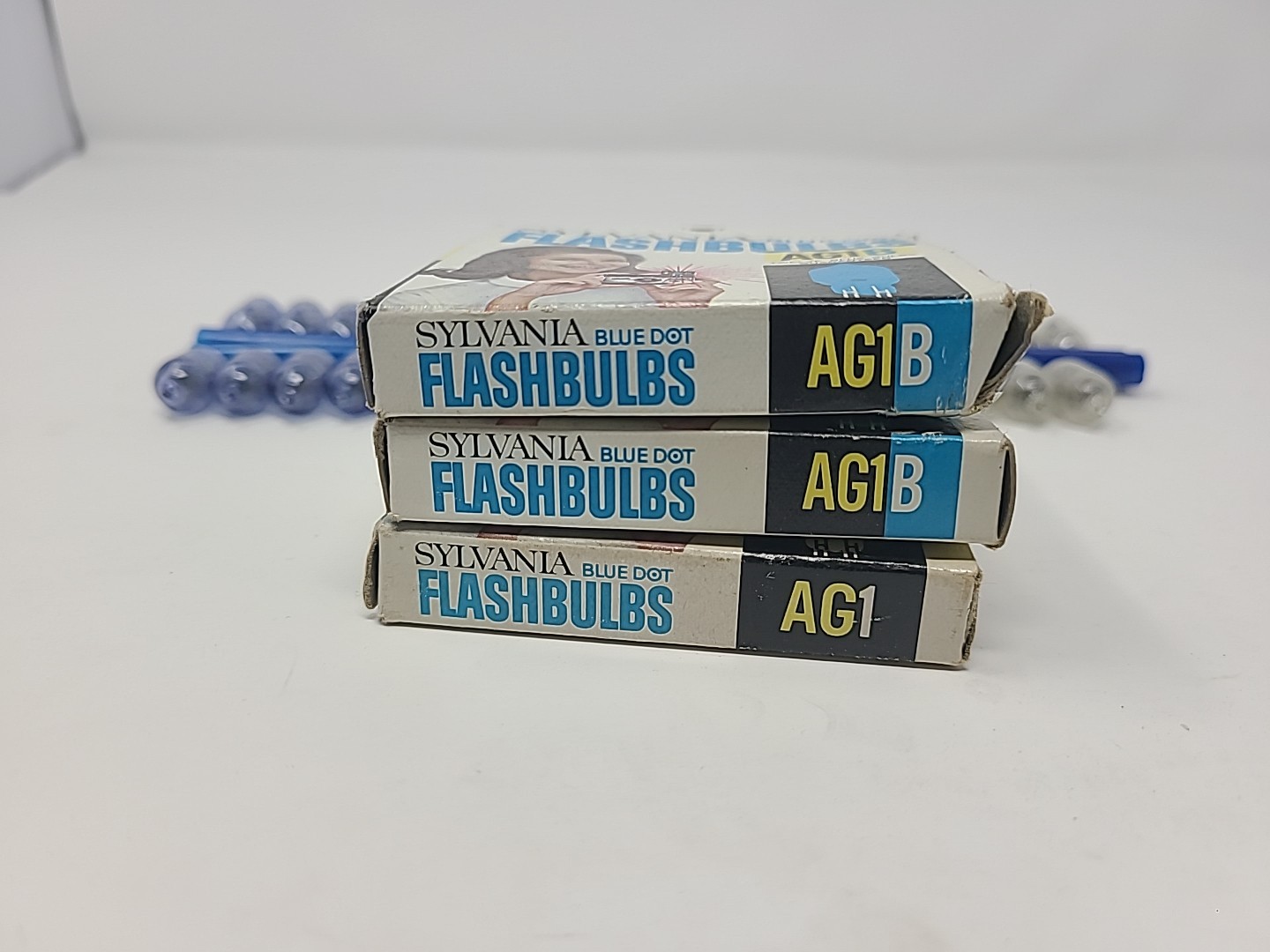 Vintage Sylvania AG-1/AG-1B Blue Dot Replacement Flashbulbs