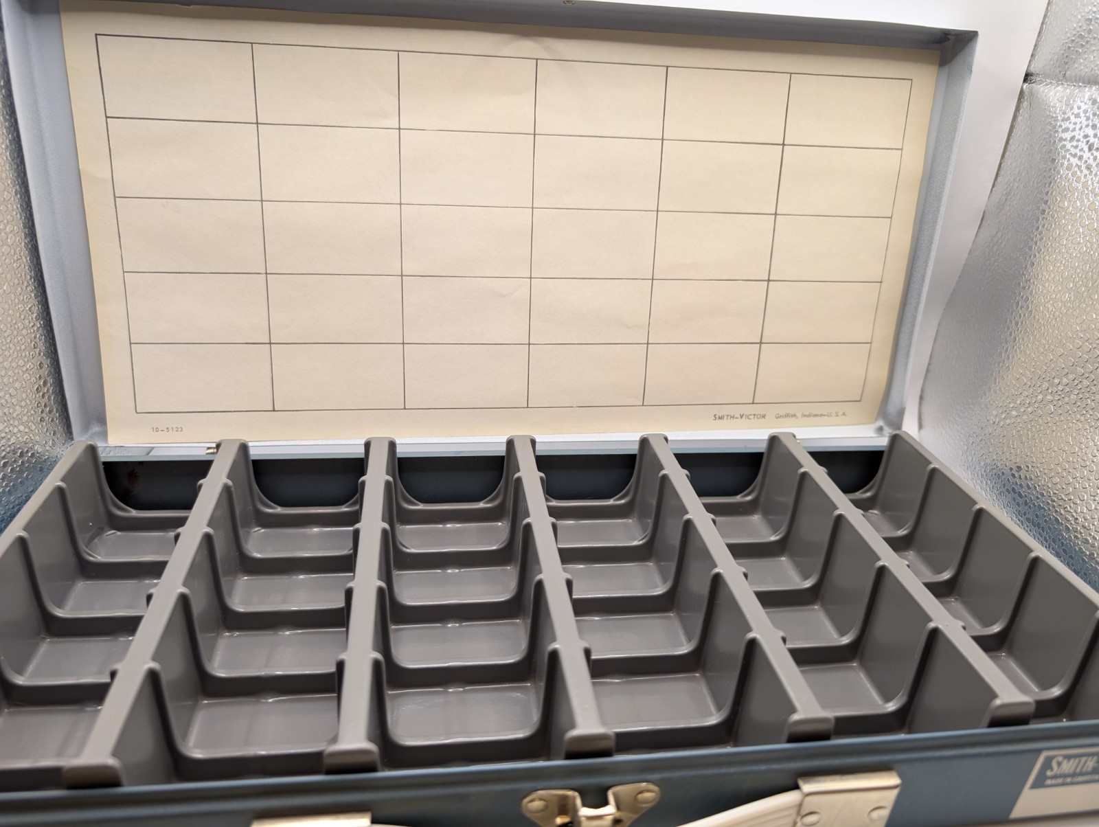 Vintage Smith-Victor 35mm Slide Storage File Metal Case 300 Capacity USA