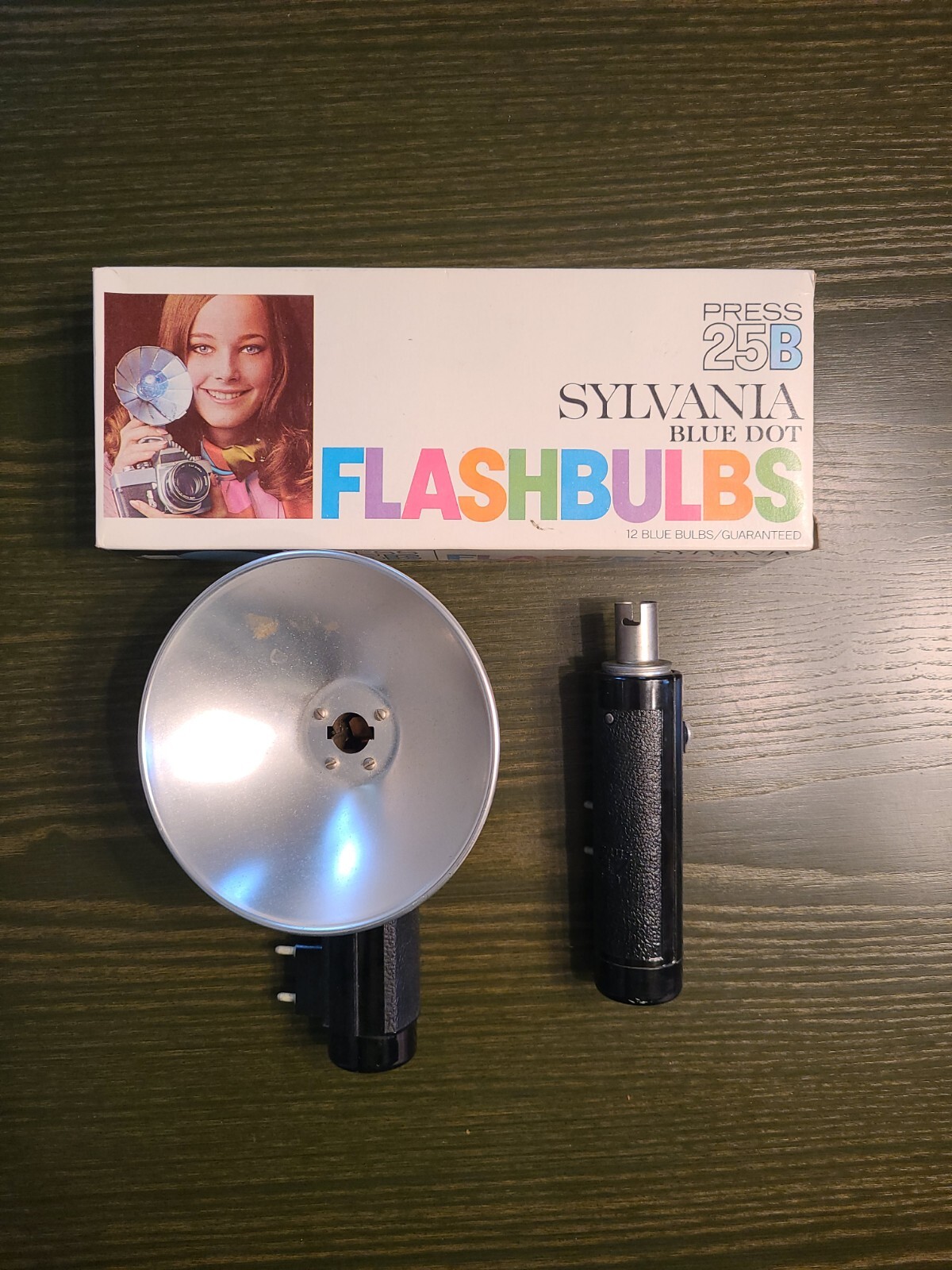 Sylvania Blue Dot Flashbulbs/Vtg Kodak Flash Bulb Lamp/Sure-Grip Argus Bracket