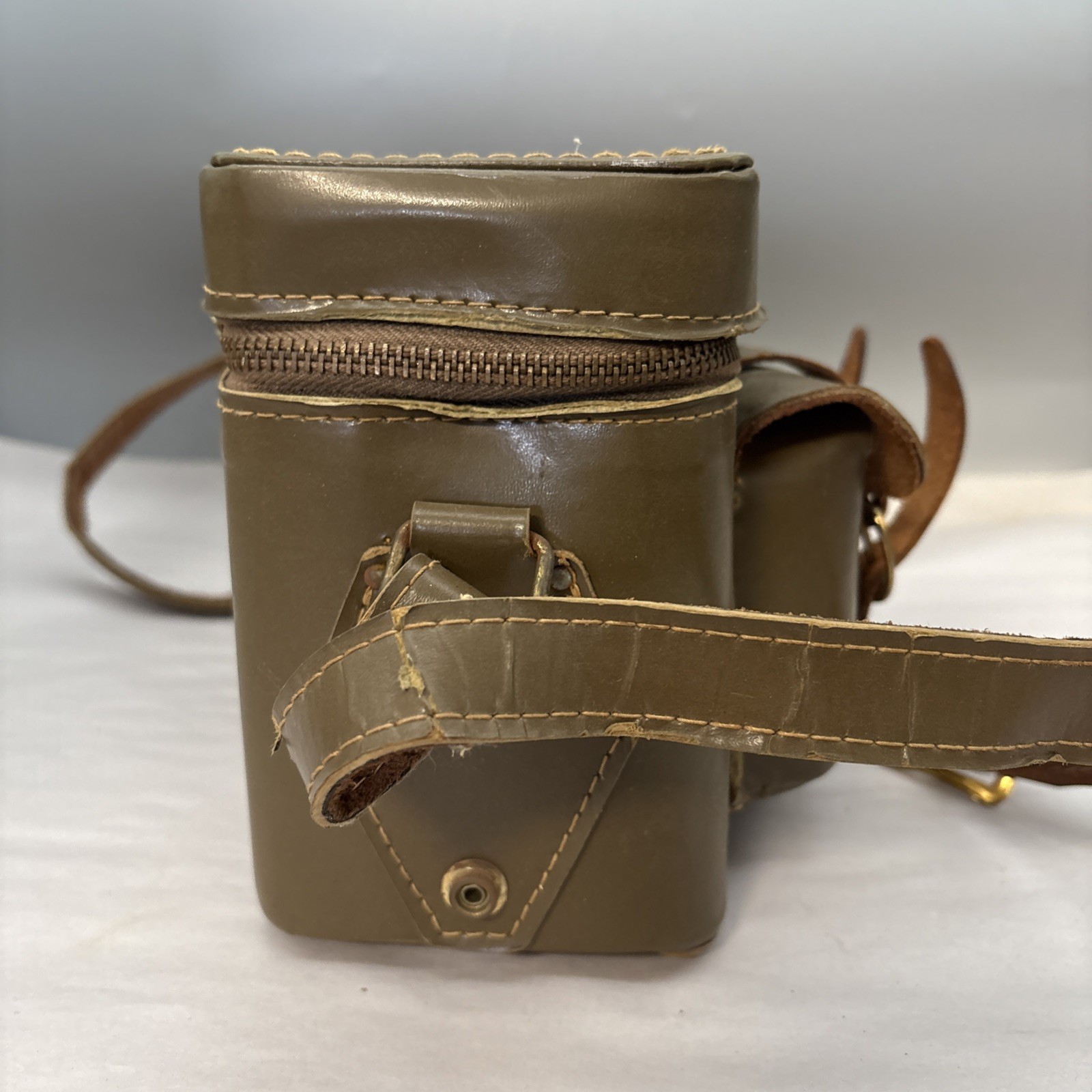 Vtg Gadgit Diamond Valencia Series Model #VA-1 Leather Type Shoulder Camera Bag