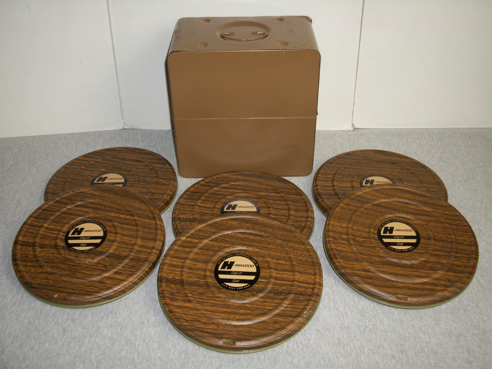 Lot of (6) Vintage 7″ Harwood 8mm Empty Movie Reels with Metal Cans & Metal Case