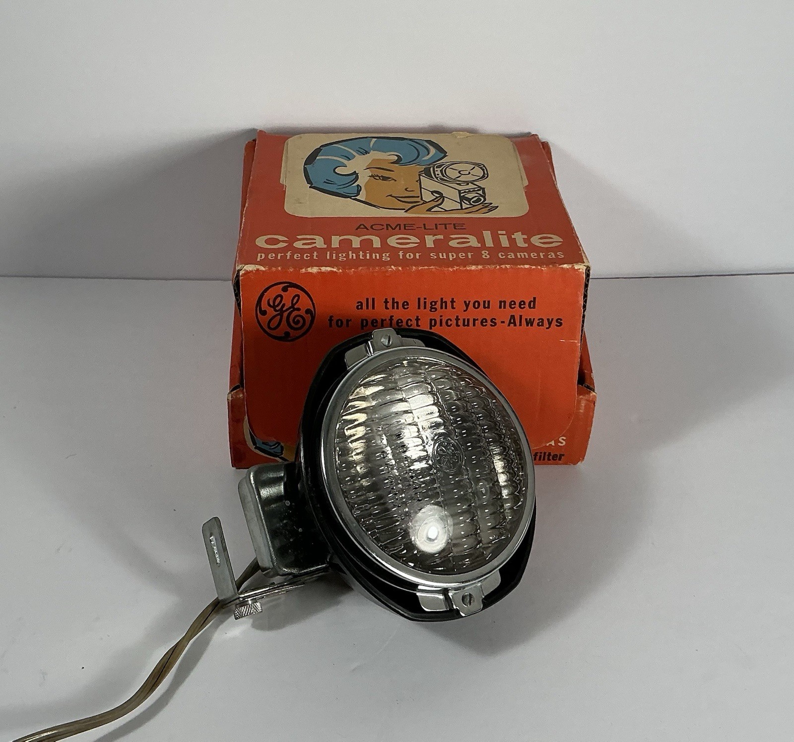 General Electric Acme-Lite Cameralite Model 70 for Super 8 Cameras (Tested)