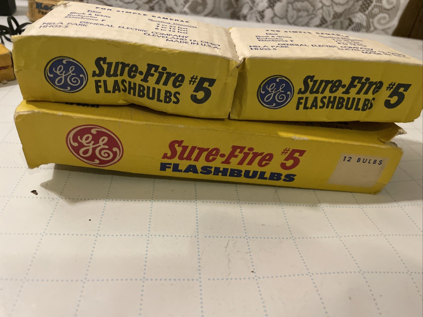 Flashbulbs Type SM Speed Midget, vintage film camera, General Electric 7 bulbs