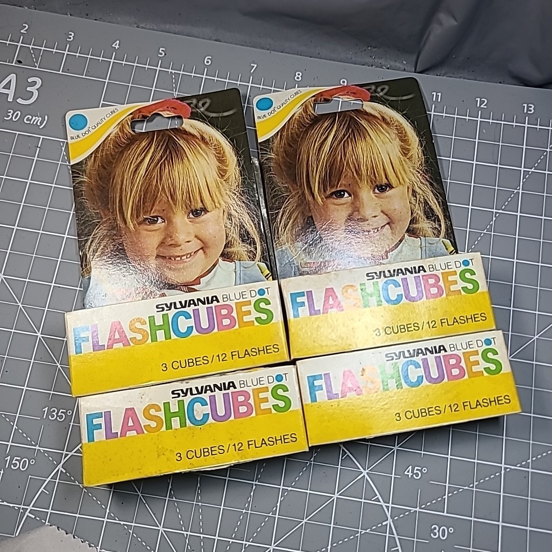 4 Boxes Vintage GTE Sylvania Flash Cubes with 3 Cubes In Each Original Box