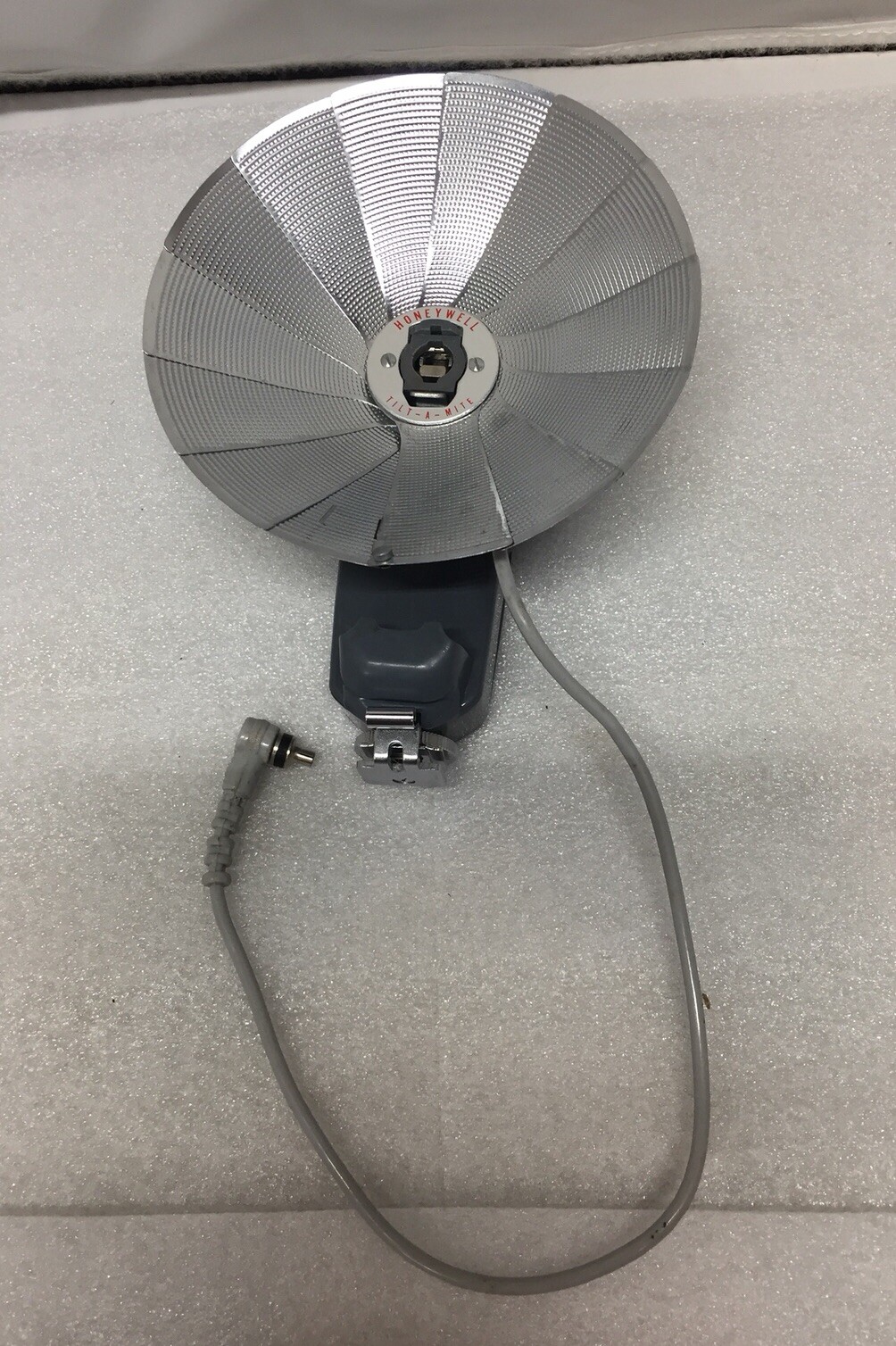 Vintage Honeywell Tilt-A-Mite Camera Equipment Flash Collapsible Fan
