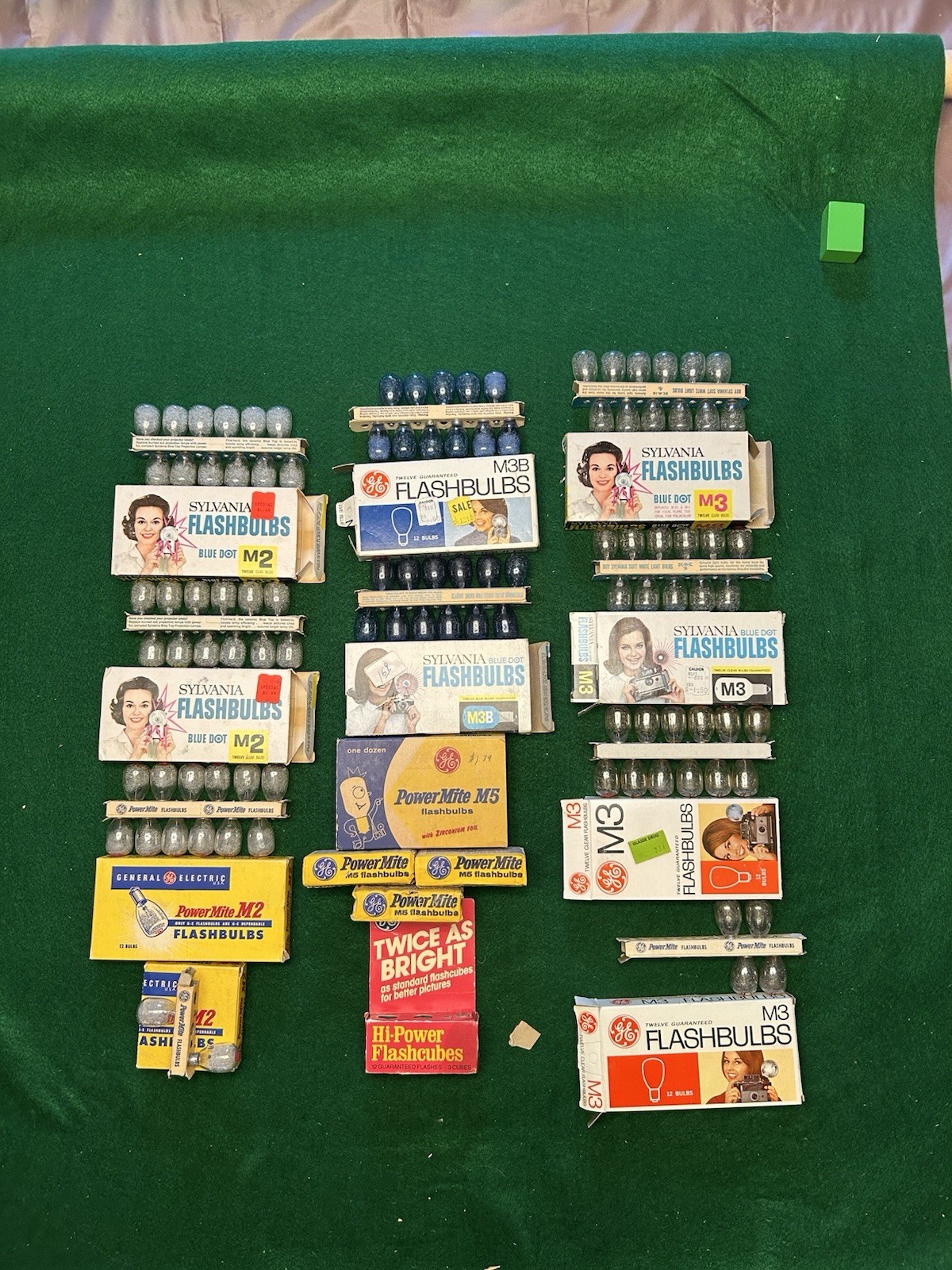 Vintage Flash Bulbs. Sylvania And GE. Over 100 Bulbs And 3 Pk Of Flashcubes