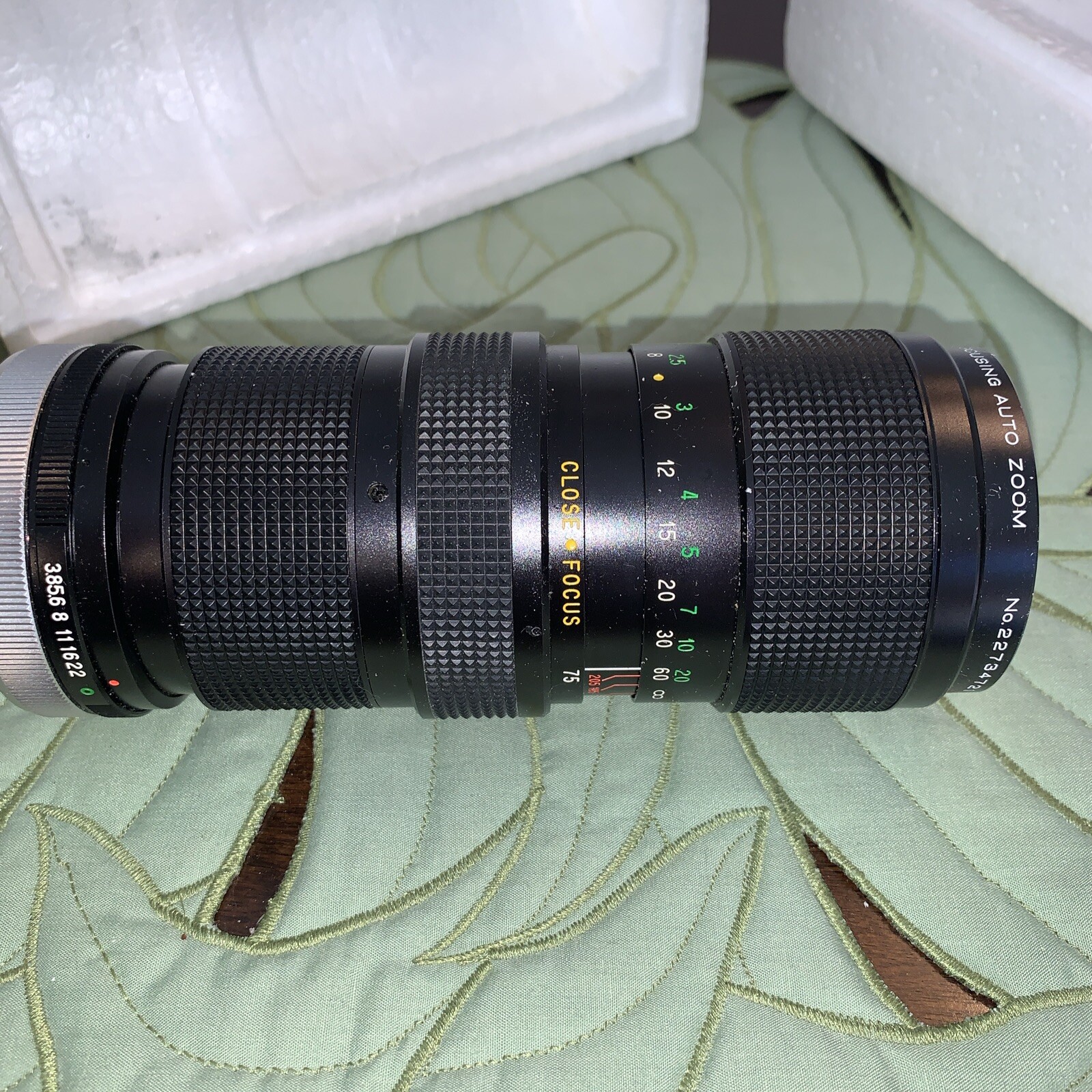 Vivitar 75-205mm f3.8 Telephoto Zoom Lens Mount – manual focus