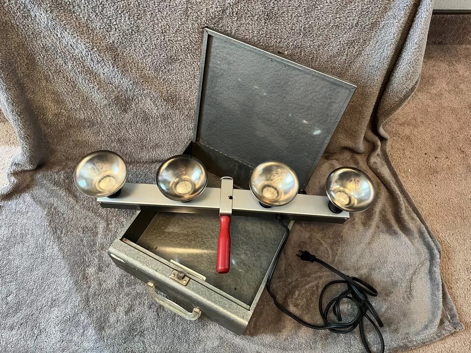 Vintage Tower Sears Roebuck Photo Movie Light Bar 6673 w/bulbs