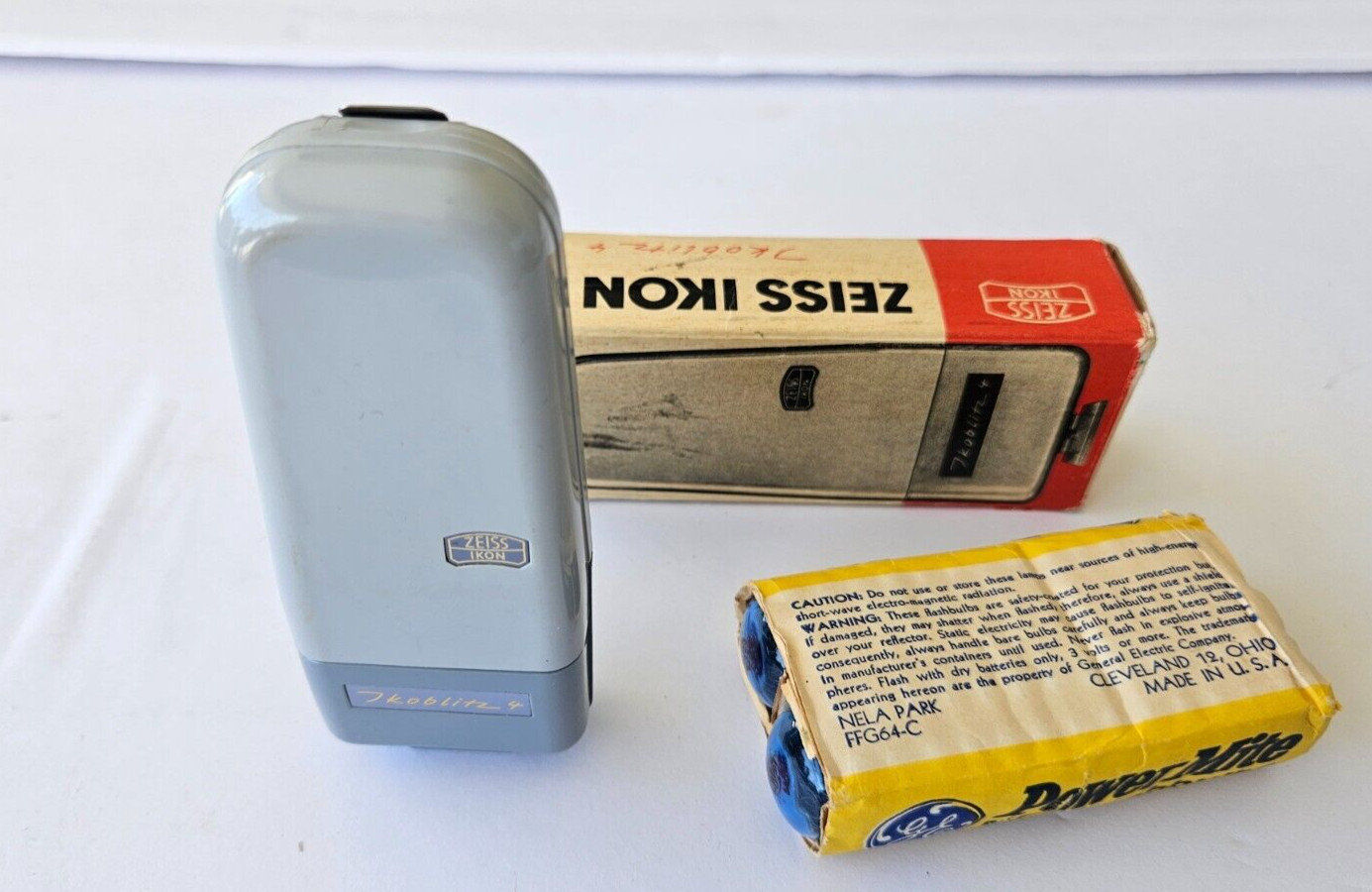 Vintage ZEISS IKON Ikoblitz 4 Germany Box & Manual with 4 Flash bulbs NEW