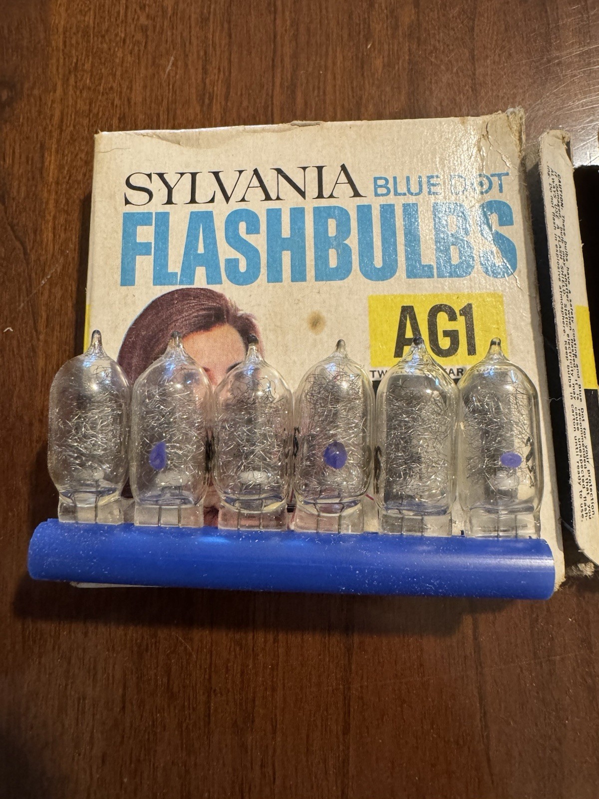 Sylvania Flashbulbs 12 Bulbs, AG1, Blue Dot, Vintage, Clear, Camera Flashbulb