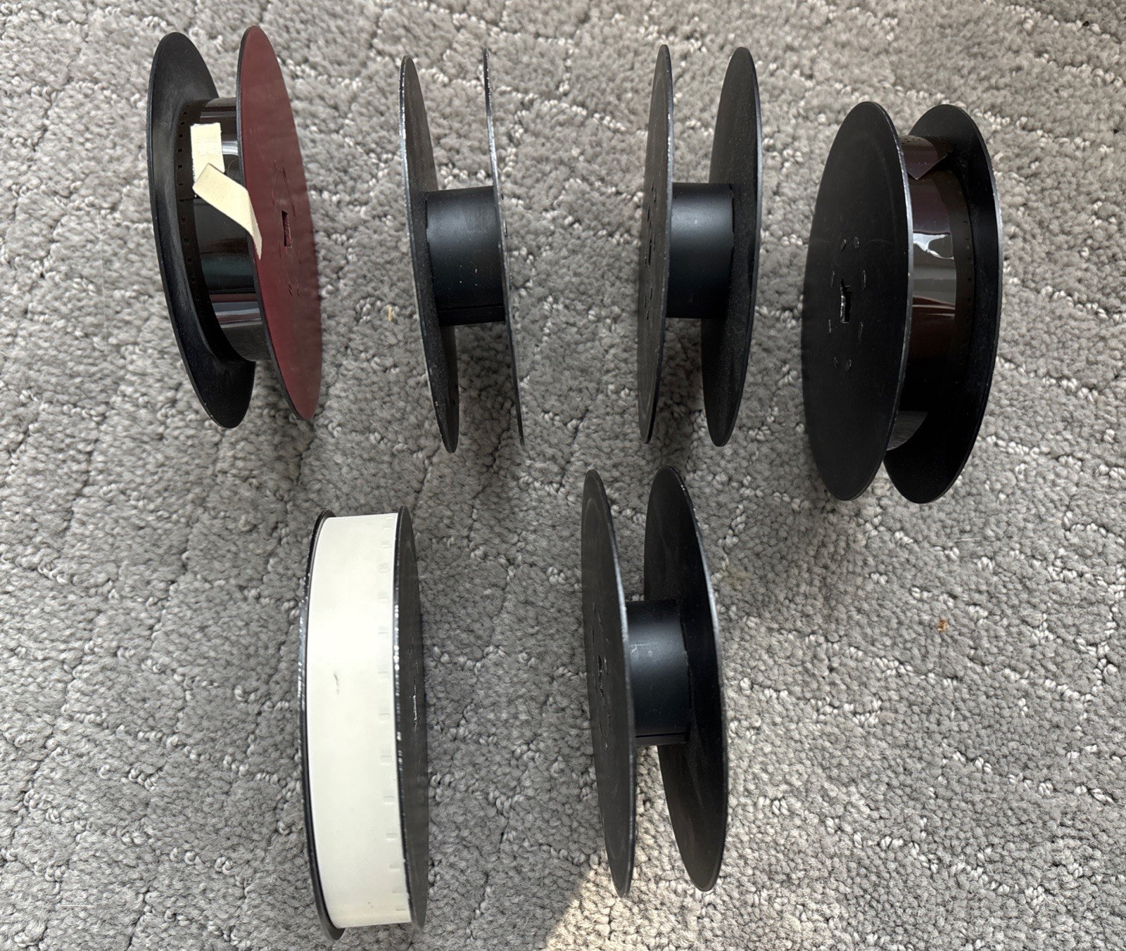 Lot Of 6 Empty 16mm camera Film Reel 100′ Take Up spool Cine R-90 & 2 Cases