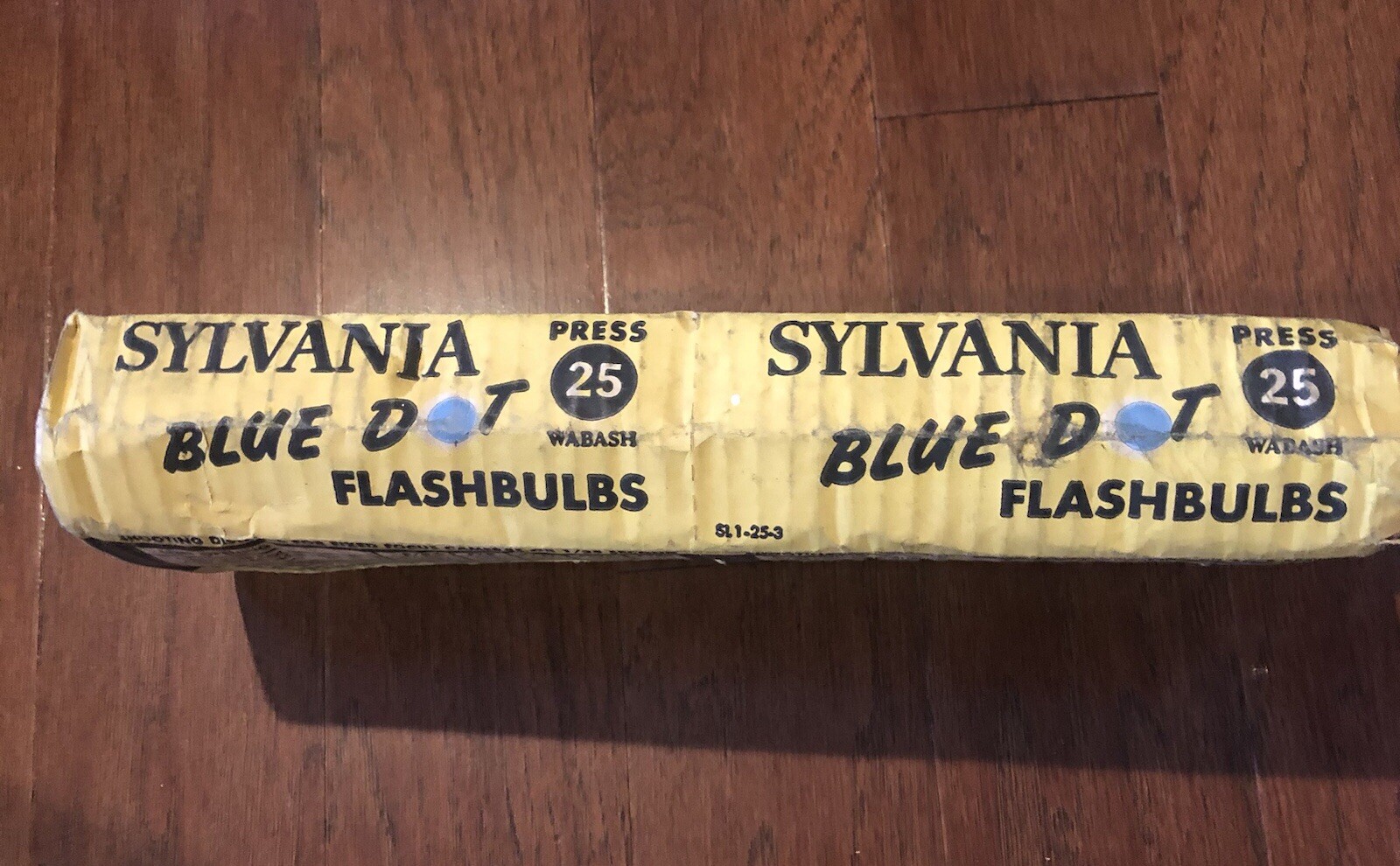 26 Unused SYLVANIA Blue Dot Vintage Clear FLASHBULBS Camera Flash Photos