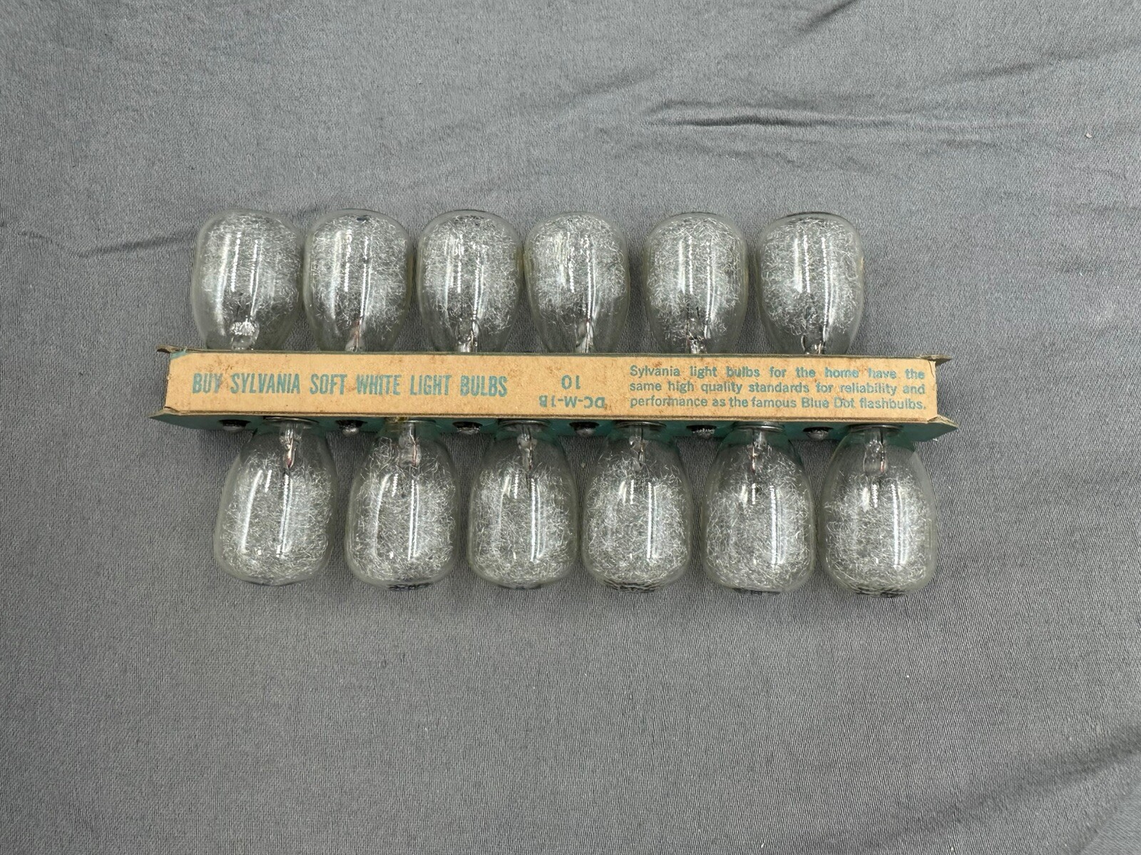 Vintage 2 Boxes Of 12 Sylvania Blue Dot Clear M2 Camera Flashbulbs 24 Bulbs