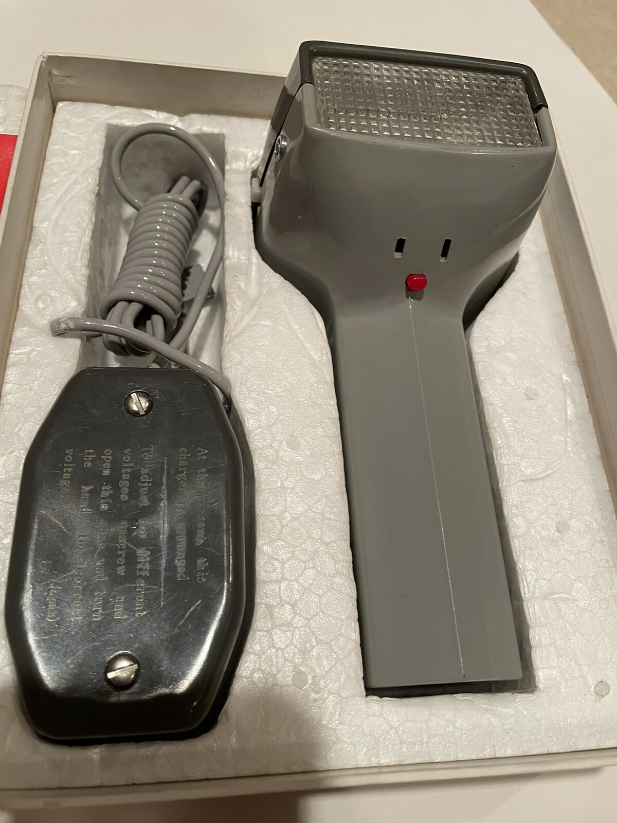 Rainbow Deluxe Electronic Flash Gun Unit w/ Original Box & Charger Vintage