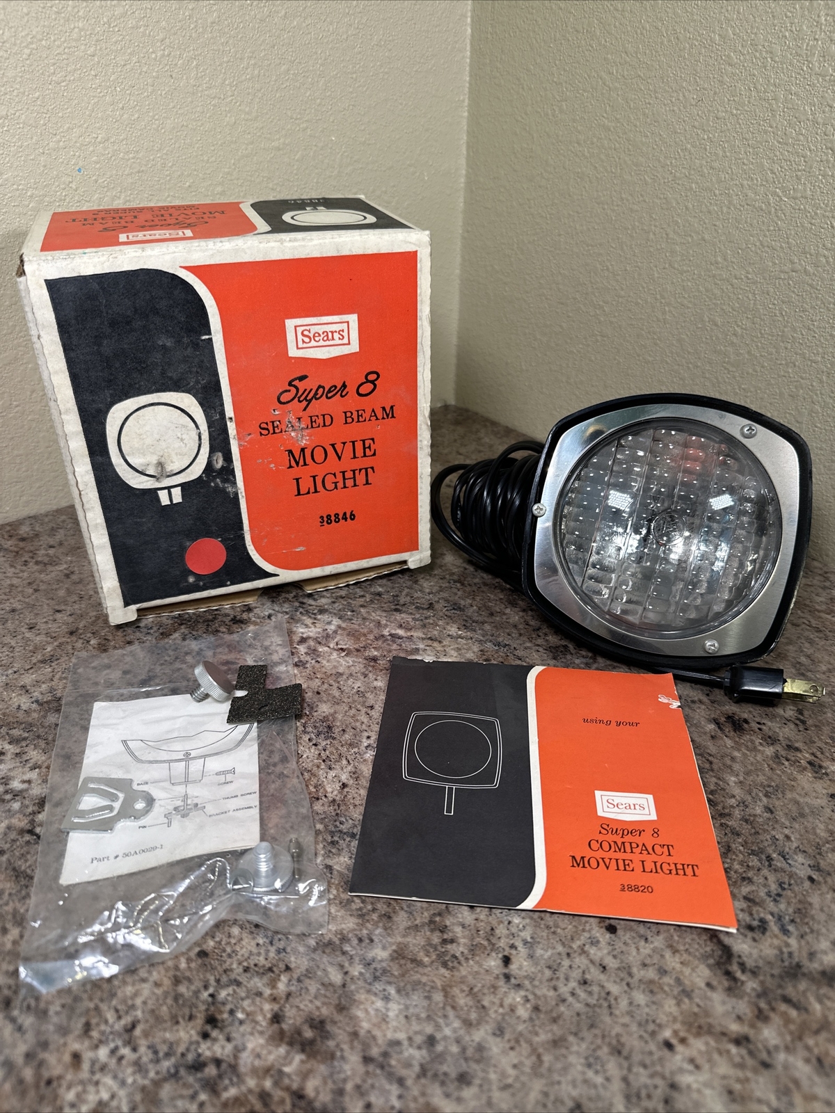 Vintage Sears Super 8 650 Watt Sealed Beam Movie Light Model 8846 w/ Box