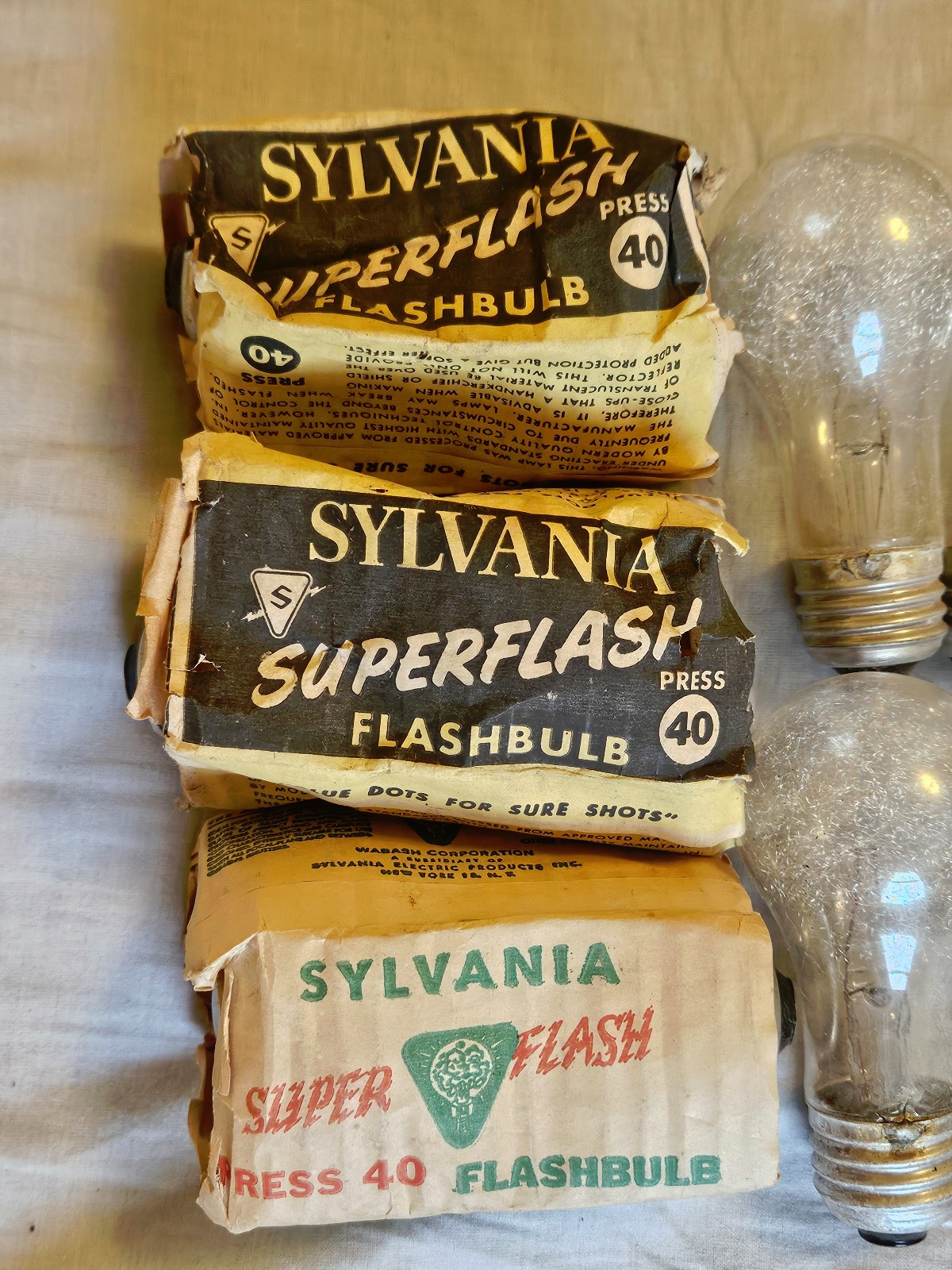 Lot of 11 Sylvania Superflash Press 40 Flash Bulbs Screw in Type