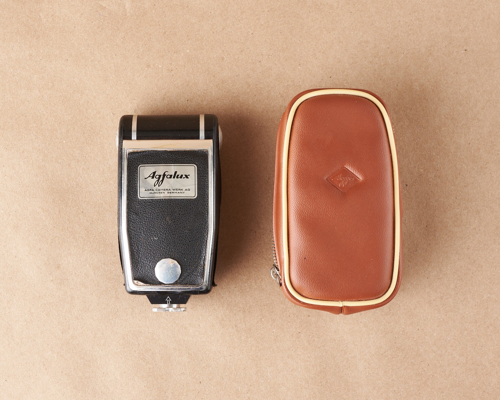2 Vintage Agfa shoe mount bulb flash units w/reflectors, Flash Gun KL & Agfalux