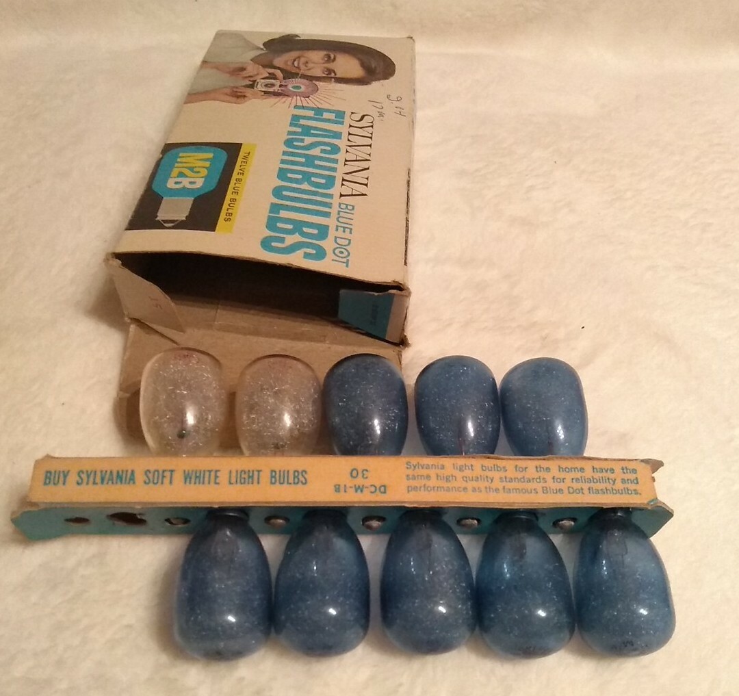 Sylvania Blue Dot Flashbulbs M2B Set Of 10 Unused Bulbs (8 Blue, 2 White)