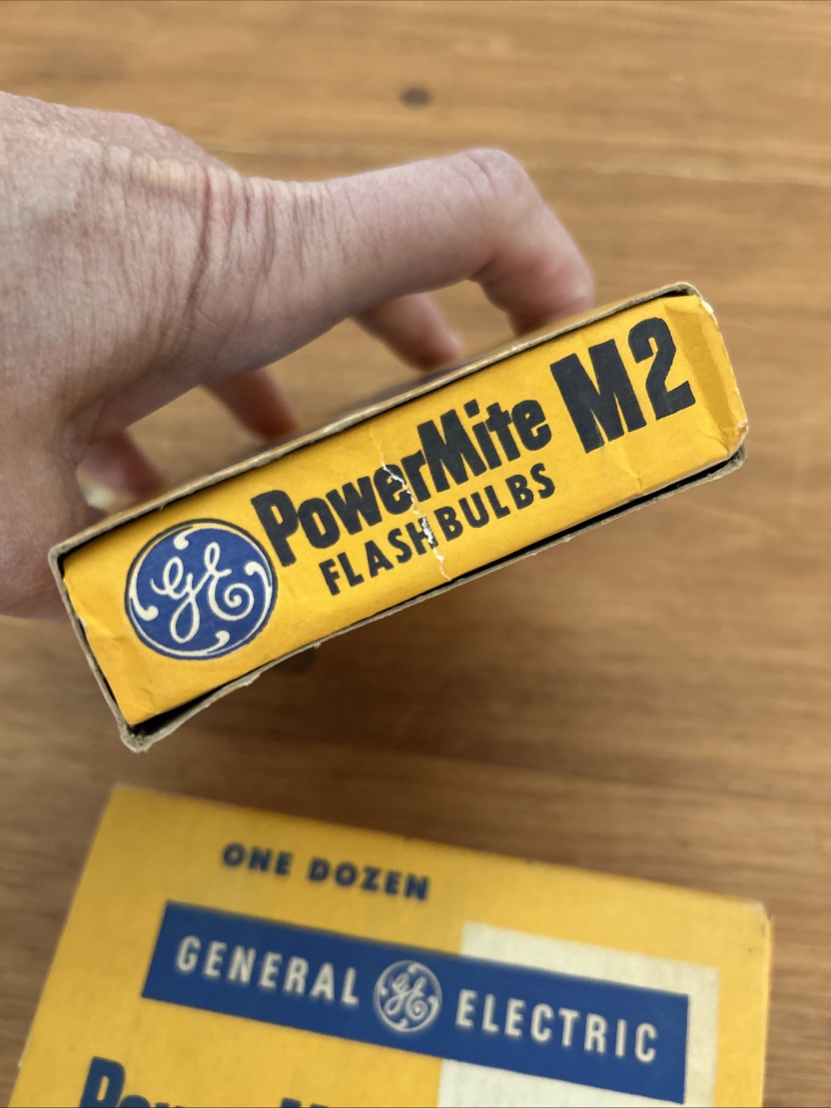 Lot 2 1/2 Boxes Of Vintage GE General Electric M2 PowerMite Flashbulbs Total 31