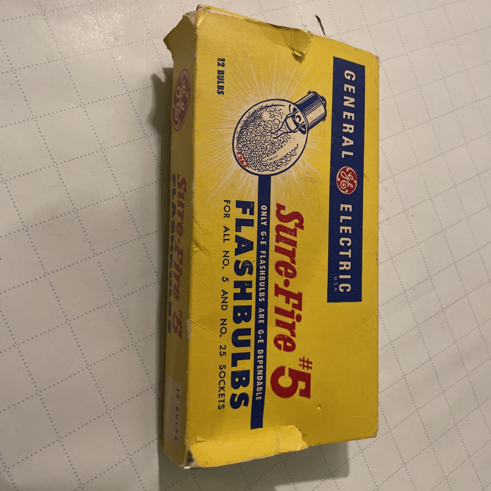 Flashbulbs Type SM Speed Midget, vintage film camera, General Electric 7 bulbs