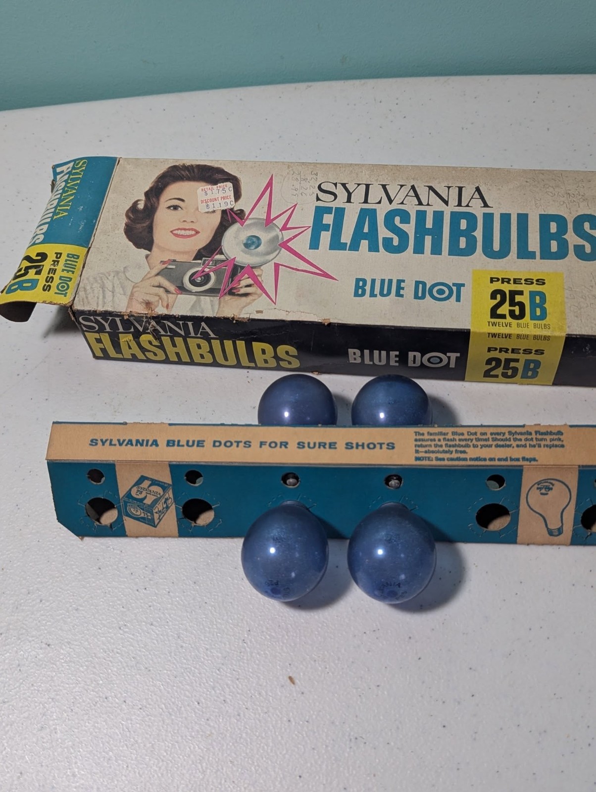 Sylvania Blue Flashbulbs 4 Bulbs Total With Box Vintage
