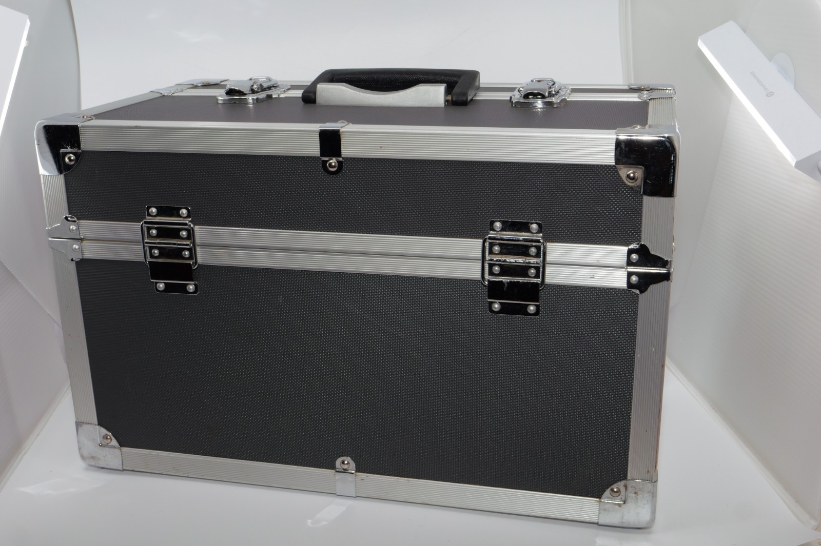 PENTAX 6×7 Original Metal Trunk Hard Case for Pentax 6×7 Cameras. Strap. Keys.