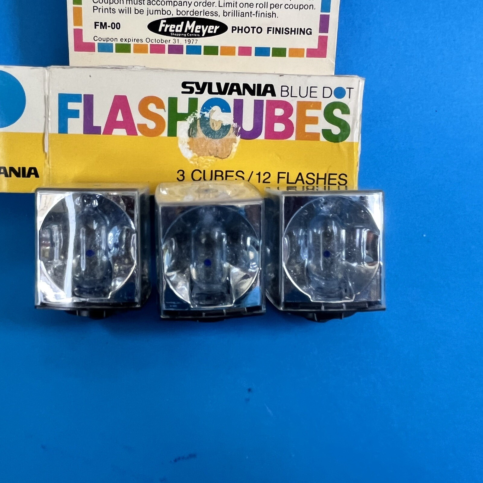 Sylvania Blue Dot Flashcubes NOS 3 Pack Unused For Use Or For Movie Prop