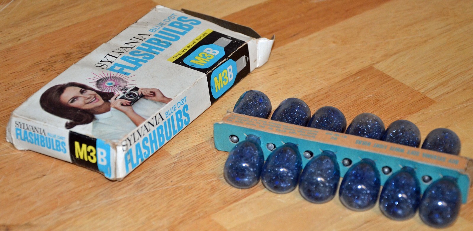 Vintage Box of 12 Sylvania Blue Dot M3B Flashbulbs Open Box Unused NOS NIB NIP