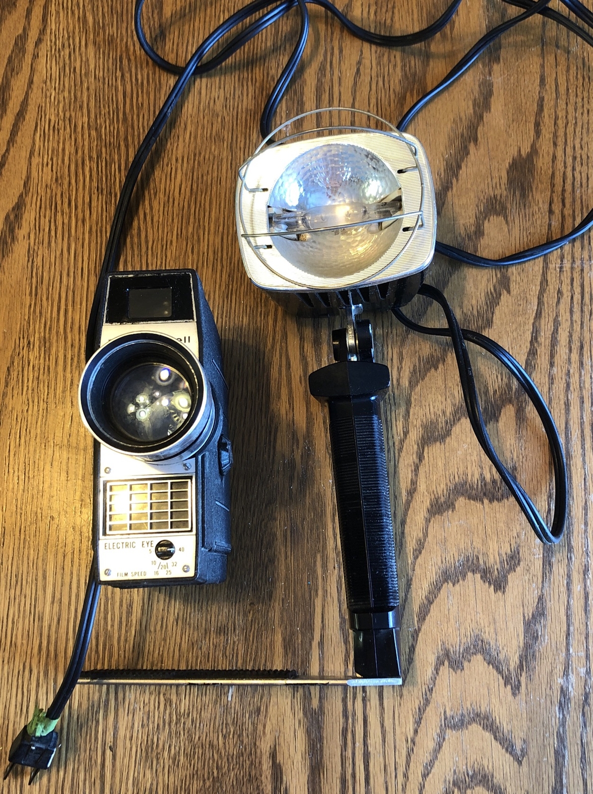 1961 SYLVANIA SUN GUN MOVIE LIGHT W/BRACKET With Bell & Howell Movie Camera
