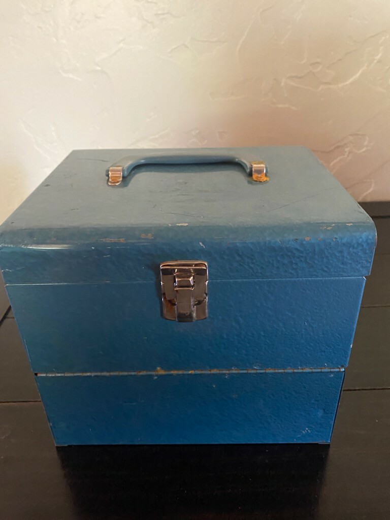 Vintage Blue Metal 8mm Film Chest Carrying Case-Holds x12 5″ Reels.4 reel case’s