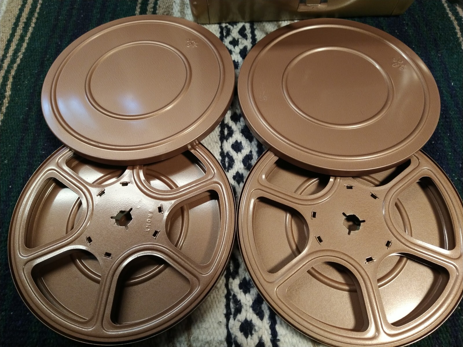 10 – 7″ wide Various Super 8 Metal Movie Reels and Cans w/ Case – Vintage!