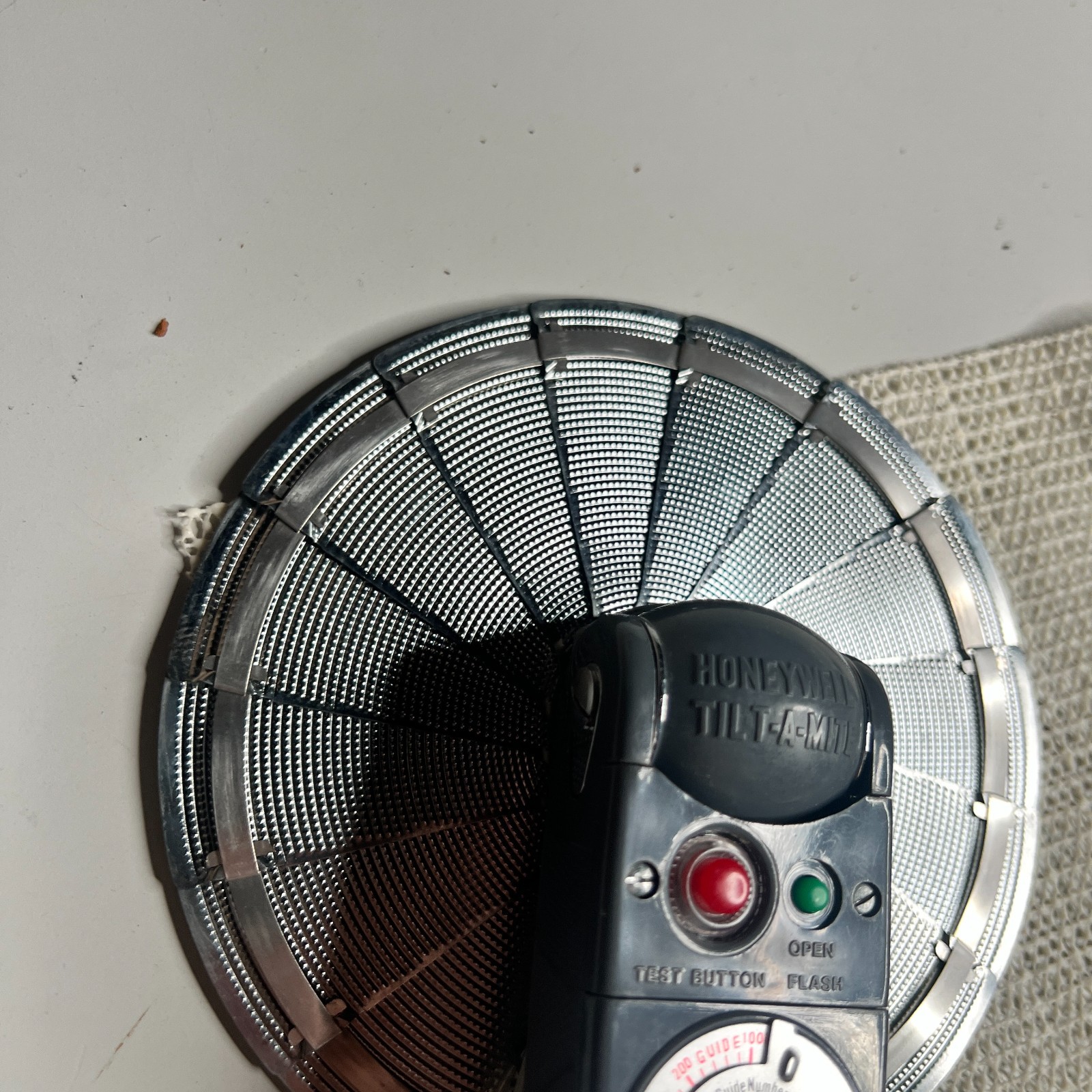 Vintage Honeywell Tilt-A-Mite Camera Flash Unit Collapsible Fan Style w/case