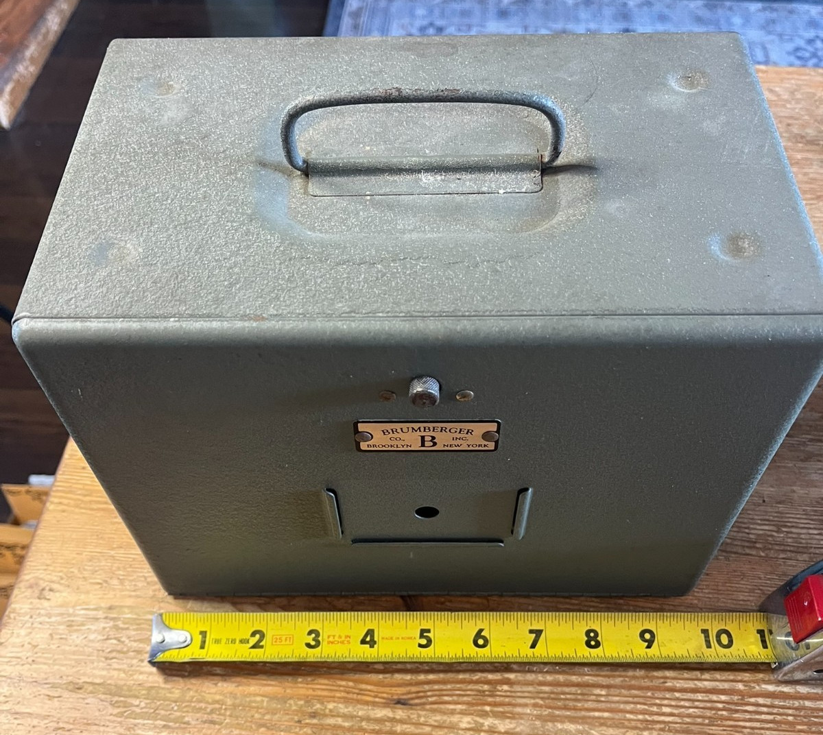 Brumberger 8MM Movie Reel Carry Storage Case Holds 12 Film Reels Gray Metal
