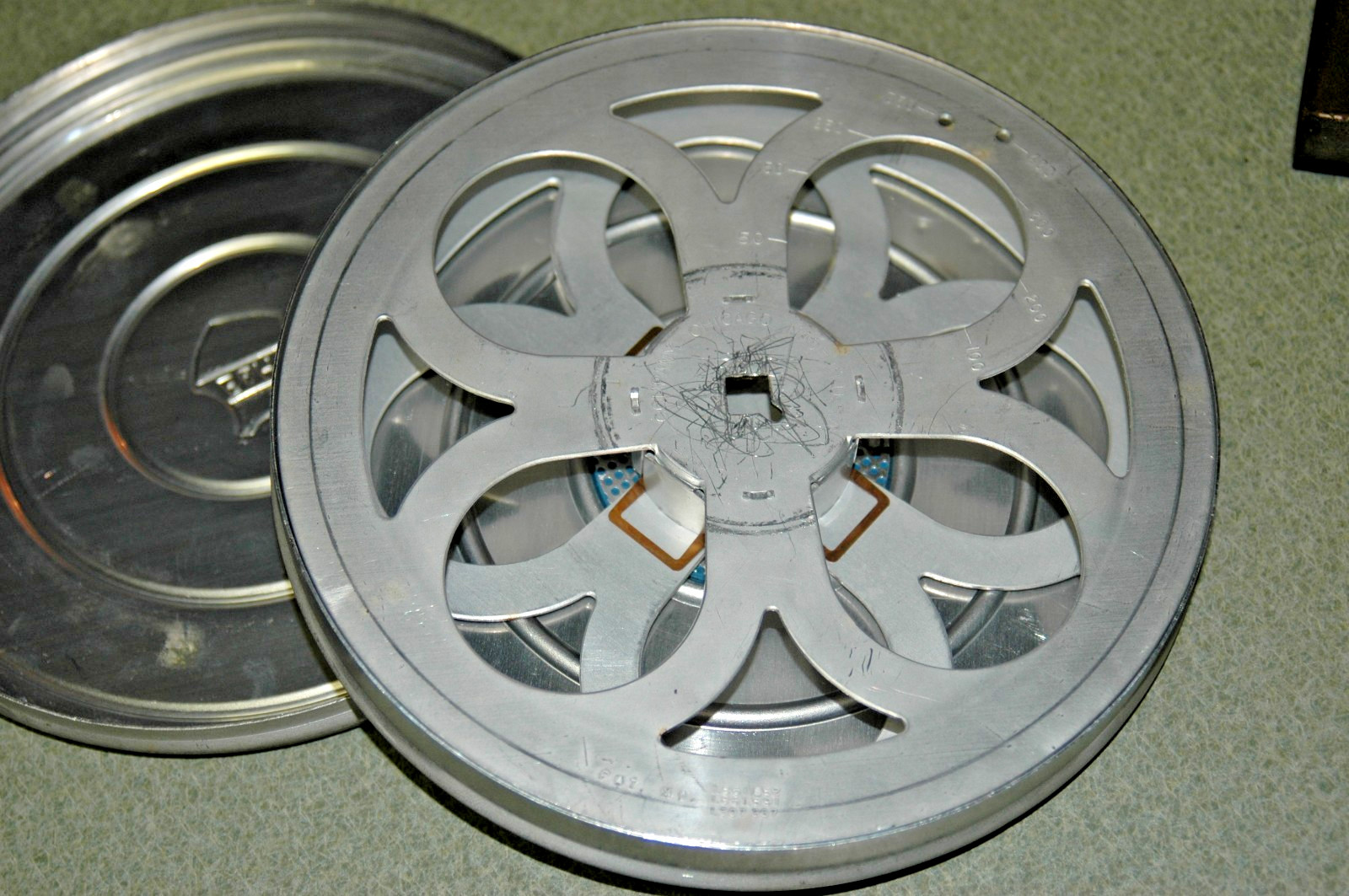 1 Metal Deco Case w/ 12 Movie Reel Boxes Bell & Howell Eastman Kodak